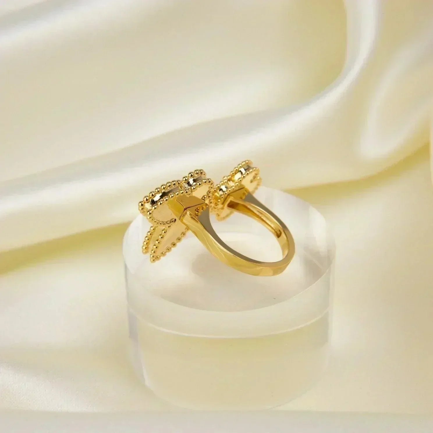 ¡®Imperial¡¯LUCKY BETWEEN THE FINGER RING
