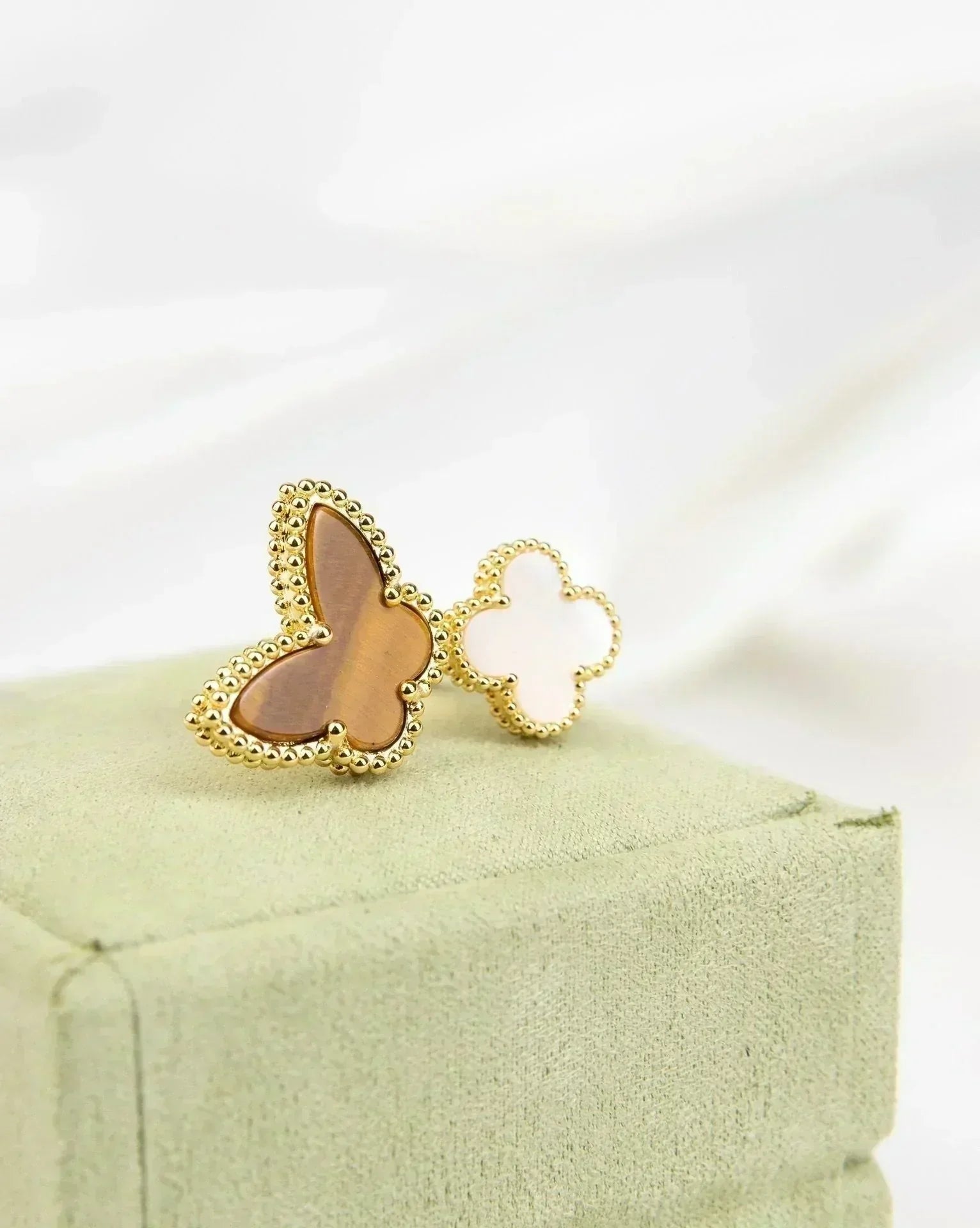 ¡®Imperial¡¯LUCKY BETWEEN THE FINGER RING