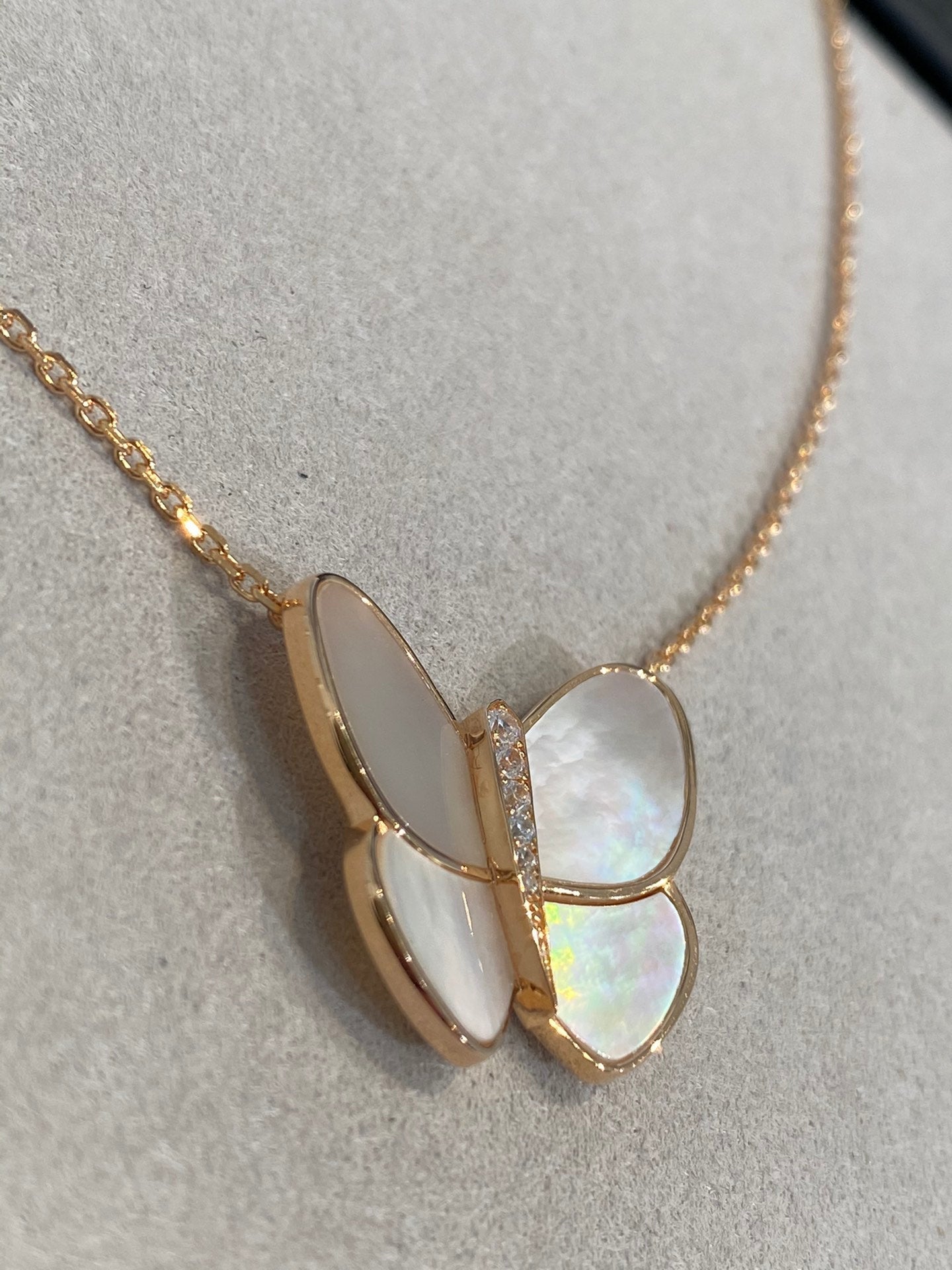 ¡®Imperial¡¯BUTTERFLY GOLD MOP DIAMOND NECKLACE