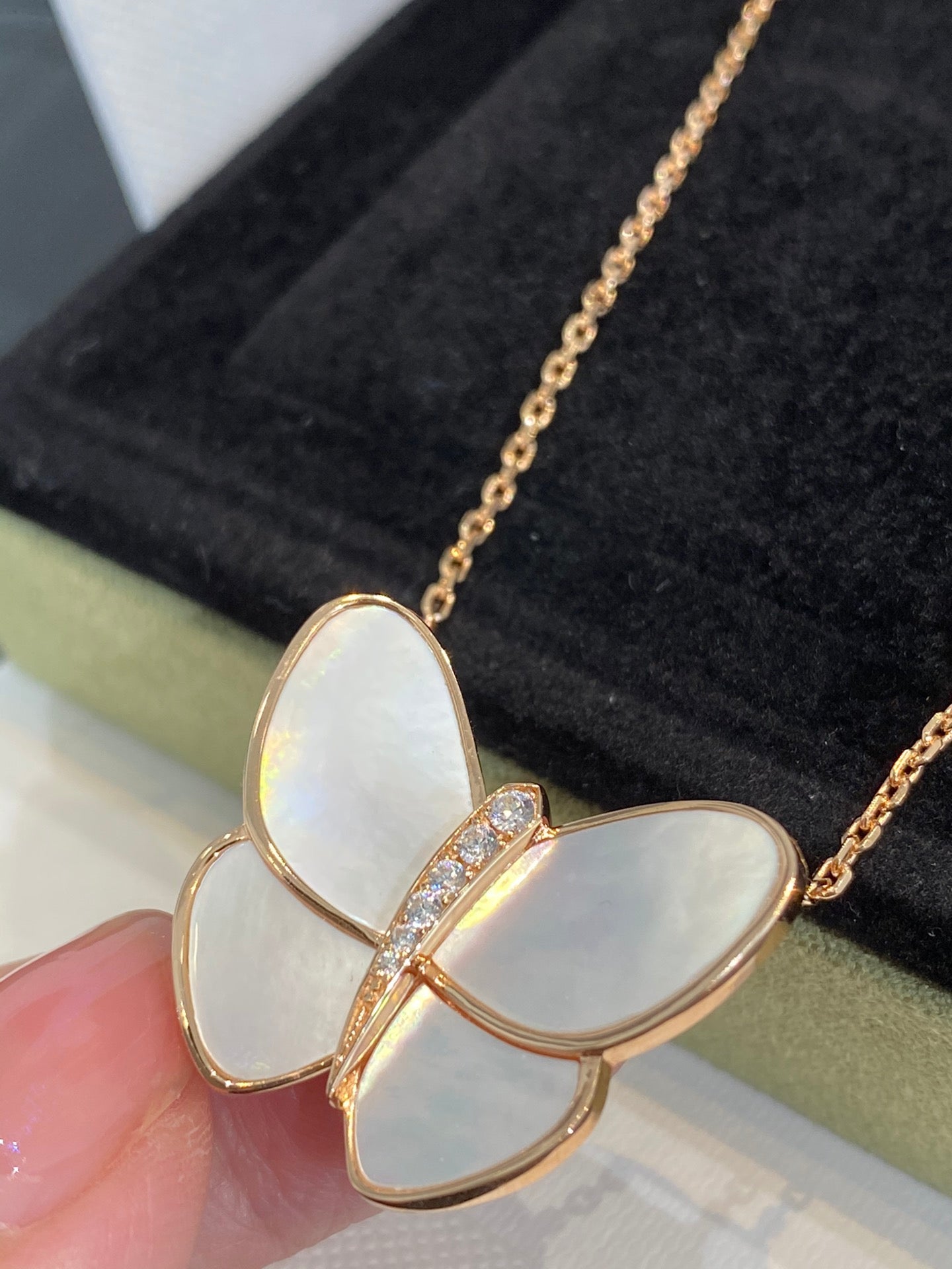 ¡®Imperial¡¯BUTTERFLY GOLD MOP DIAMOND NECKLACE