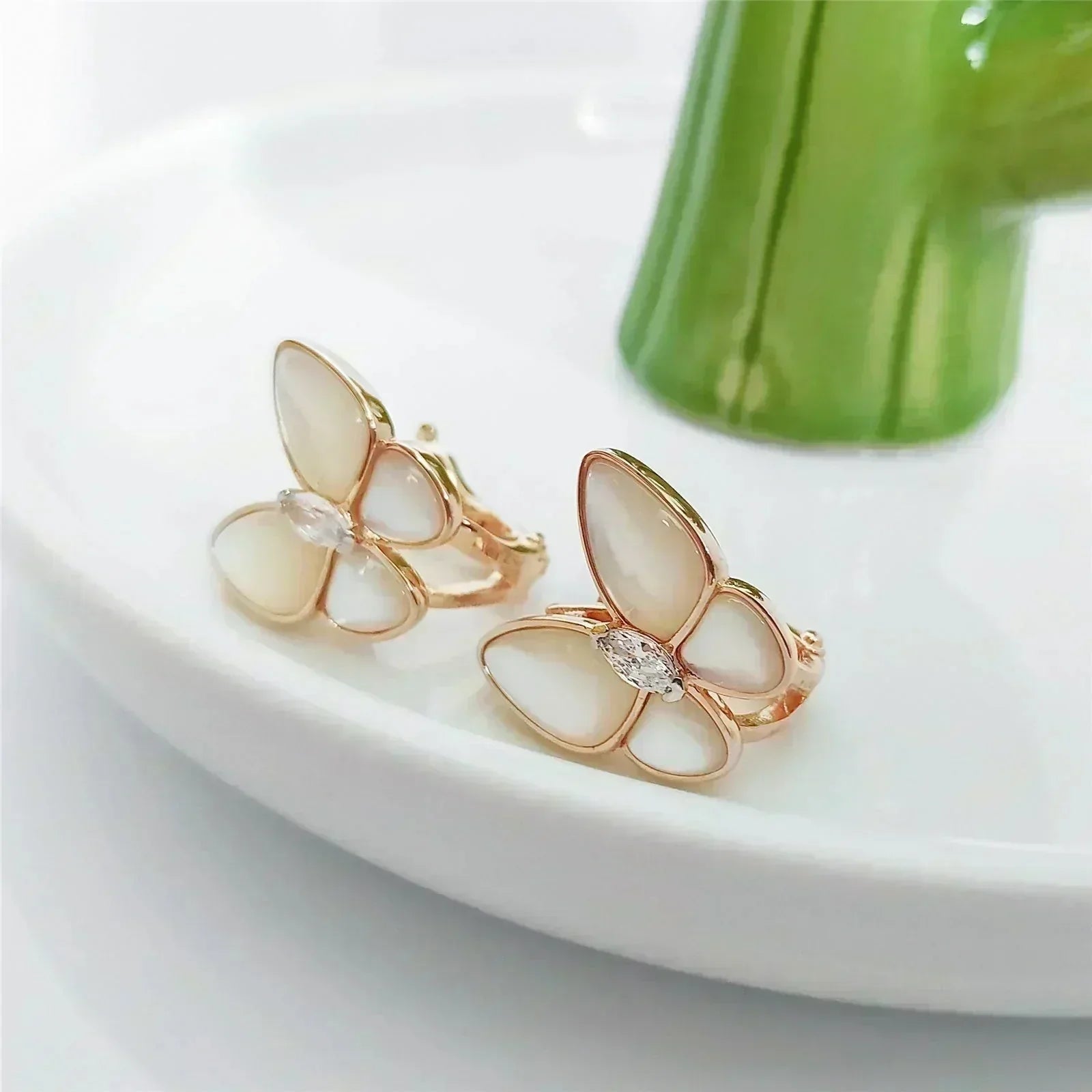 ¡®Imperial¡¯BUTTERFLY MOP DIAMOND EARRINGS