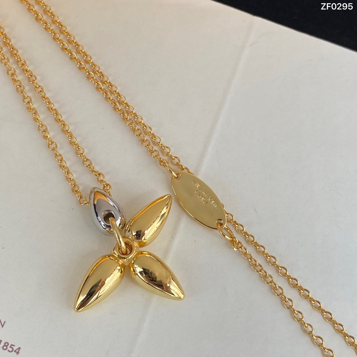 ¡®Imperial¡¯LOUISETTE PEDANT GOLD NECKLACE