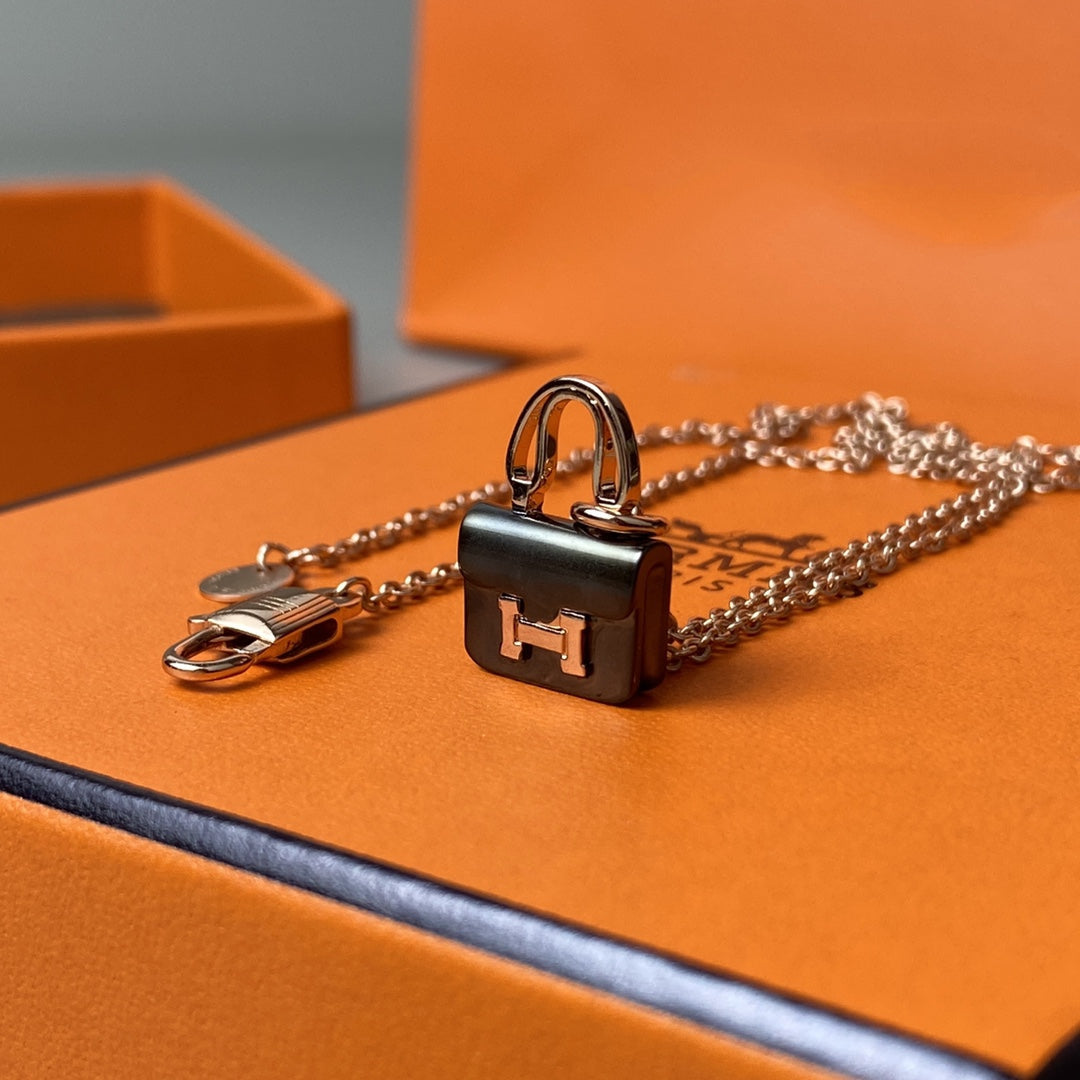 ¡®Imperial¡¯CONSTANCE BLACK PEDANT PINK GOLD NECKLACE