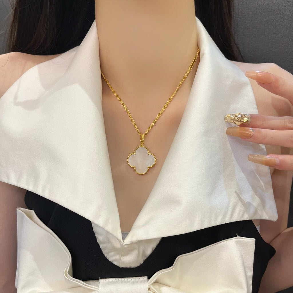 ¡®Imperial¡¯CLOVER 25MM MOP LARGE PENDANT NECKLACE