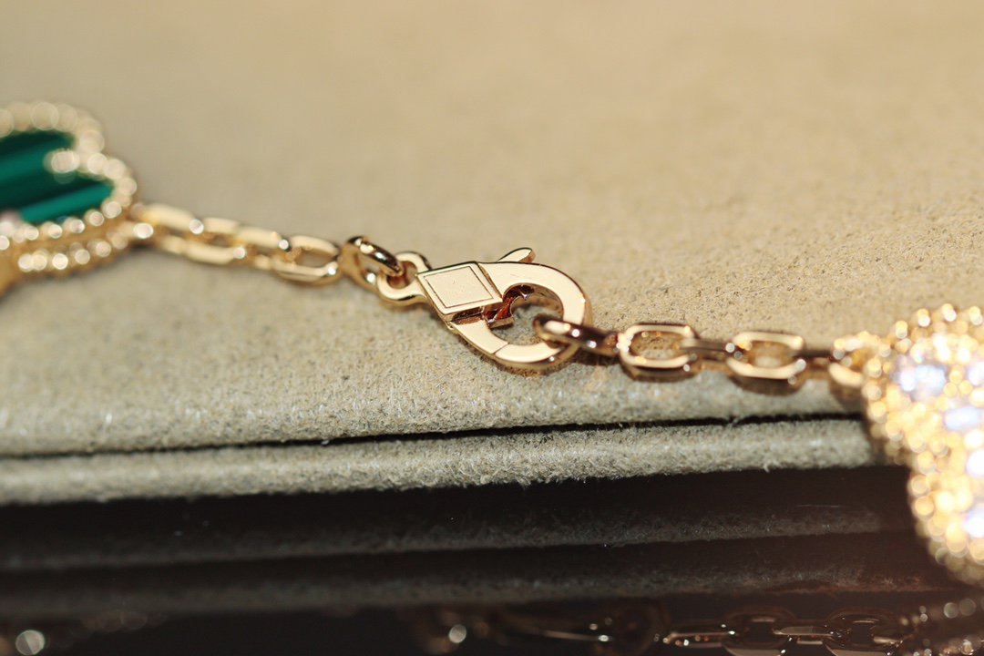 ¡®Imperial¡¯CLOVER 20 MOTIFS ONYX ROSE GOLD