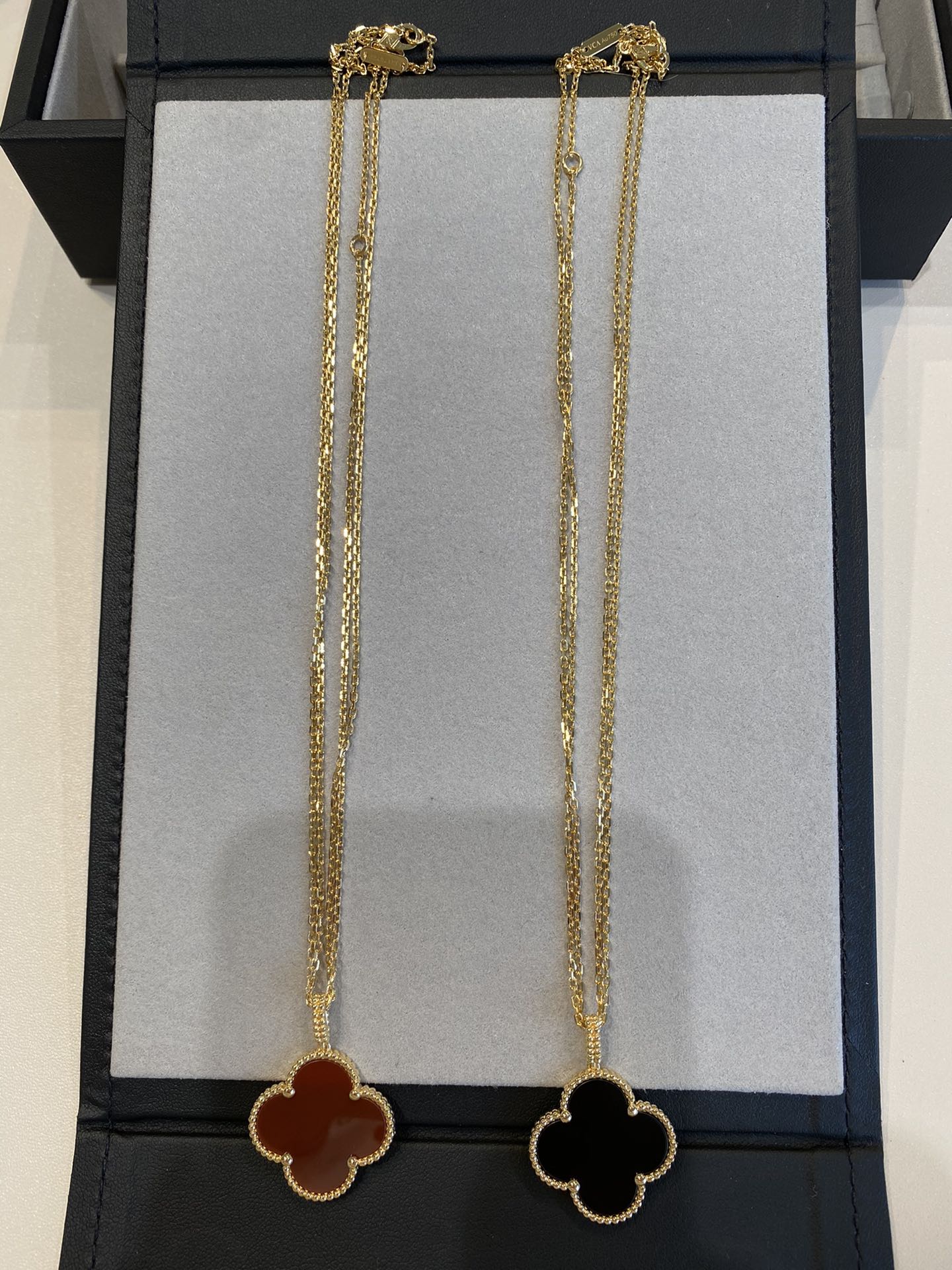 ¡®Imperial¡¯CLOVER 25MM NECKLACE GOLD CARNELIAN
