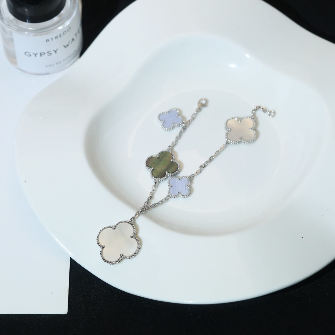 ¡®Imperial¡¯CLOVER BRACELET 5 MOTIFS MOP CHALCEDONY SILVER