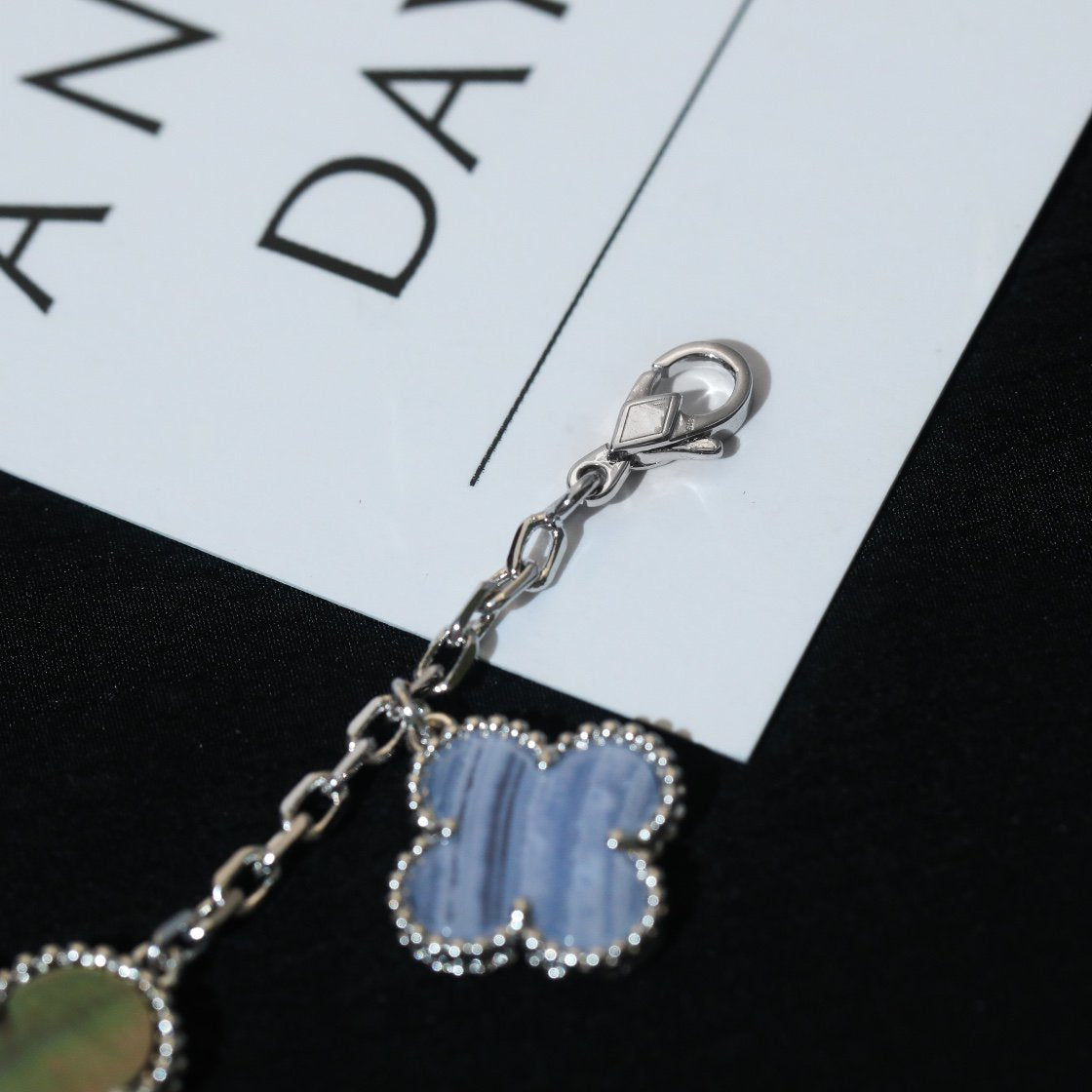 ¡®Imperial¡¯CLOVER BRACELET 5 MOTIFS MOP CHALCEDONY SILVER