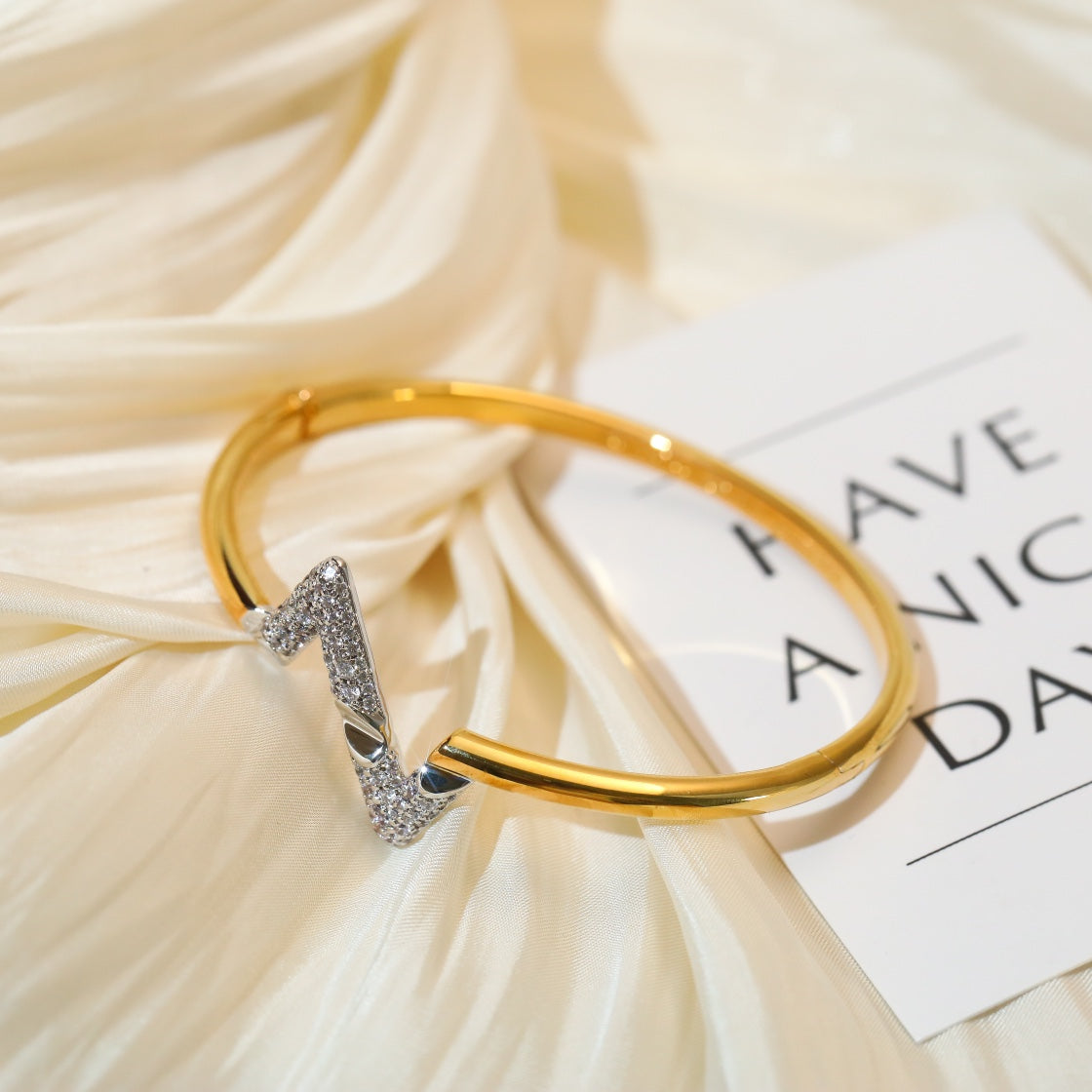 ¡®Imperial¡¯VOLTE UPSITE DOWN GOLD DIAMOND BRACELET