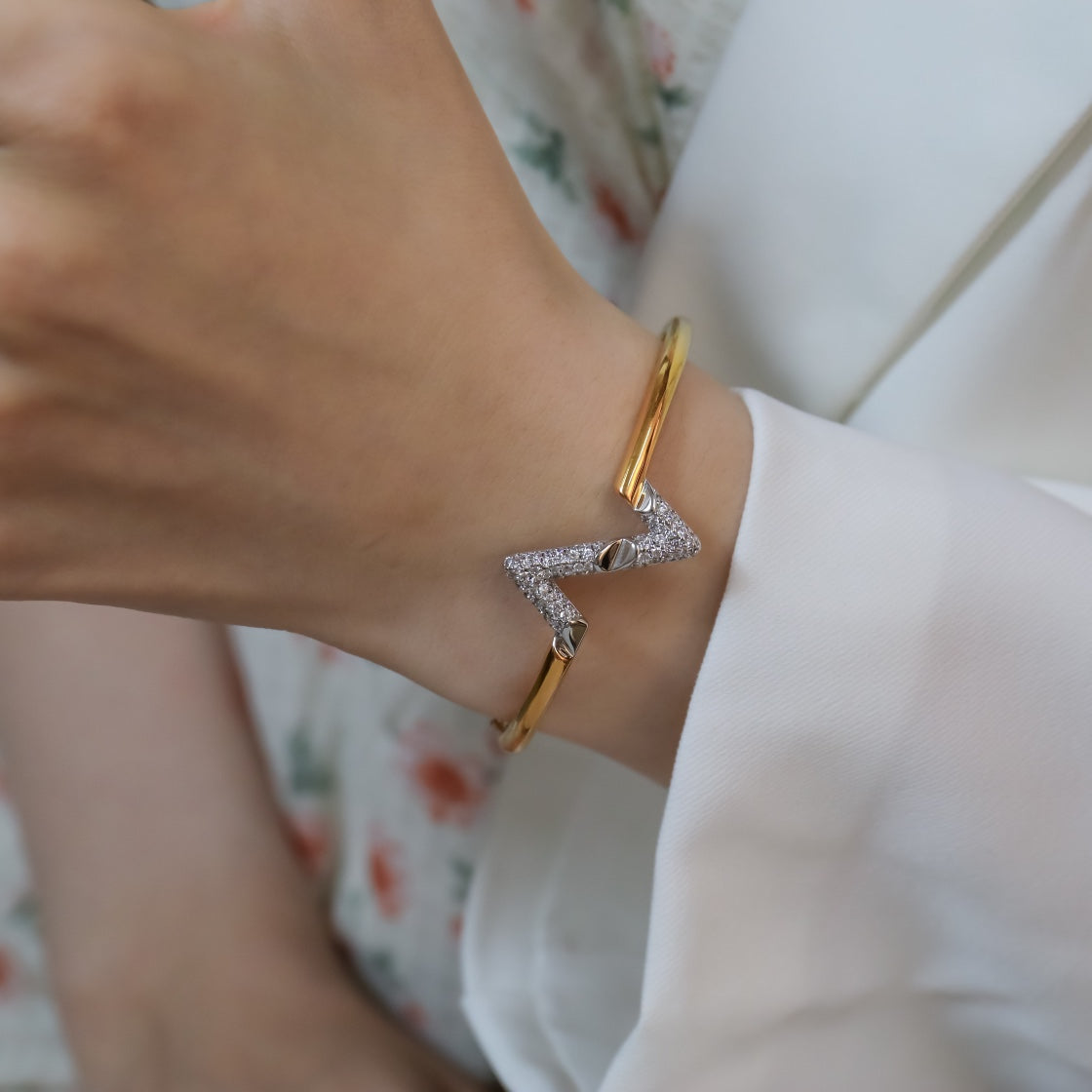 ¡®Imperial¡¯VOLTE UPSITE DOWN GOLD DIAMOND BRACELET
