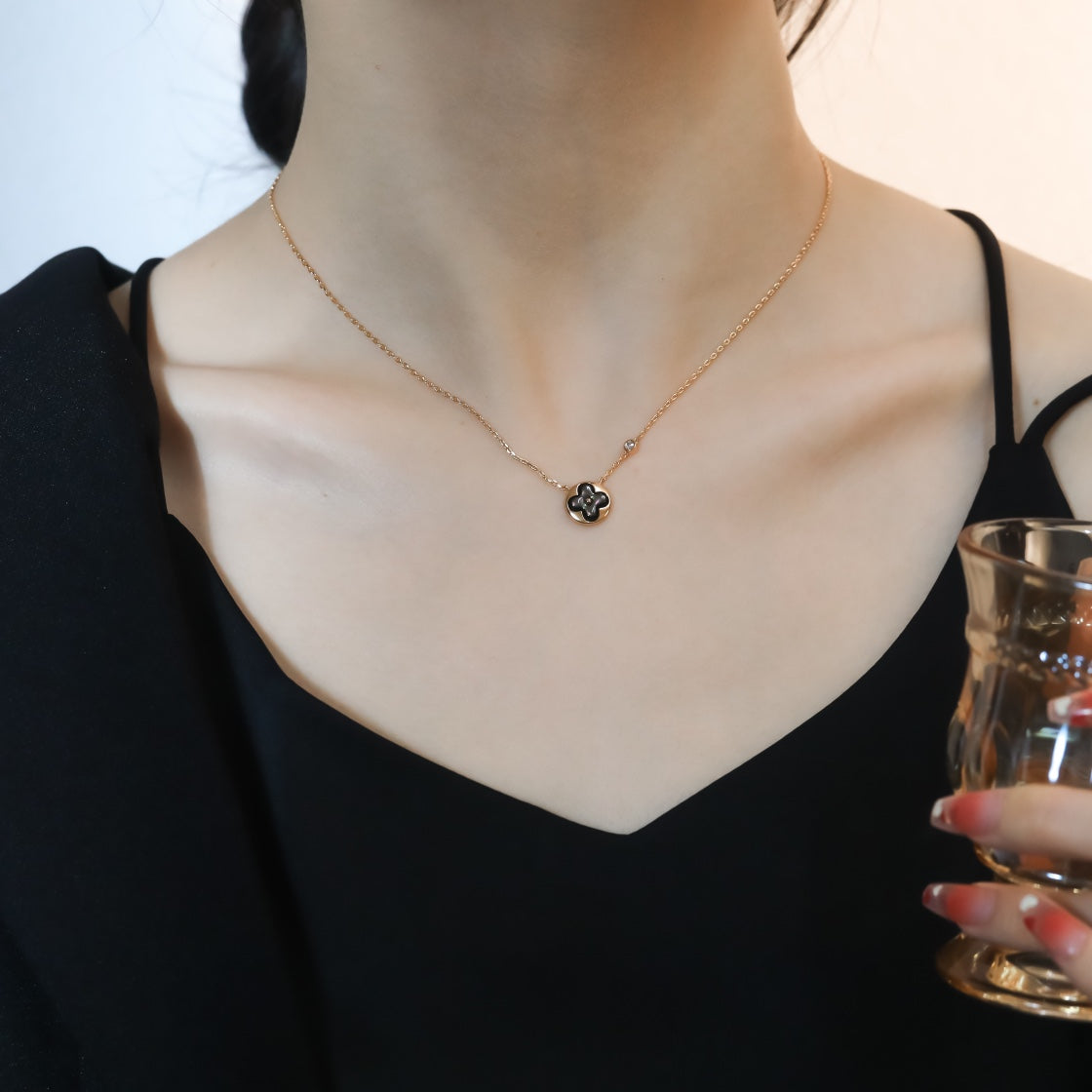 ¡®Imperial¡¯SUN PEDANT PINK GOLD 1 DIAMOND NECKLACE