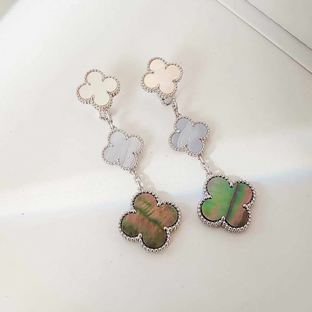 ¡®Imperial¡¯CLOVER 3 MOTIFS CHALCEDONY DARK MOP SILVER EARRINGS