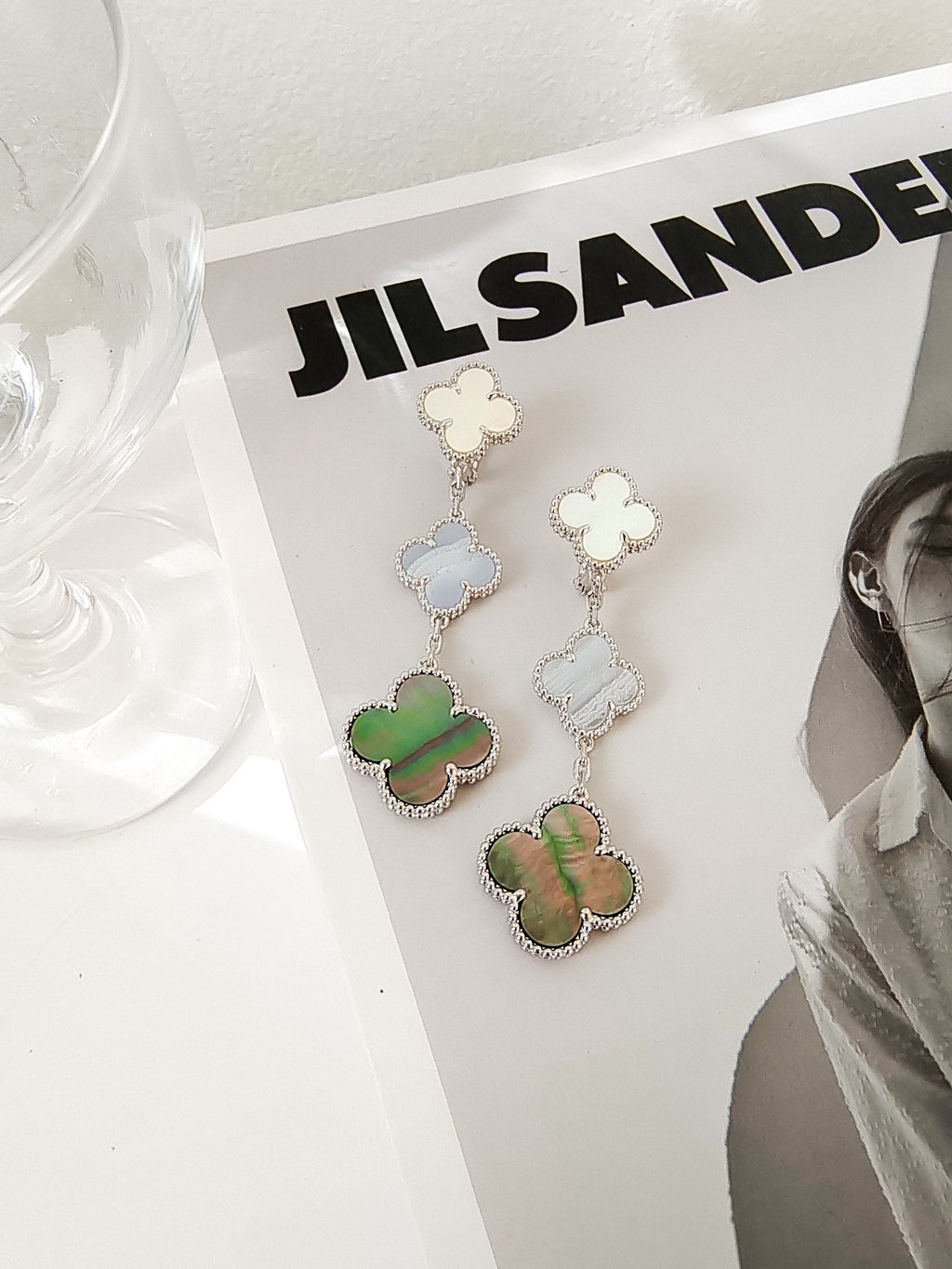 ¡®Imperial¡¯CLOVER 3 MOTIFS CHALCEDONY DARK MOP SILVER EARRINGS