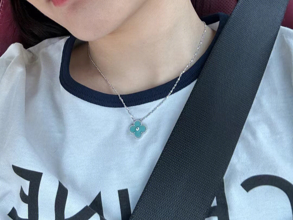 ¡®Imperial¡¯CLOVER 1 DIAMOND LIGHT BLUE SILVER NECKLACE