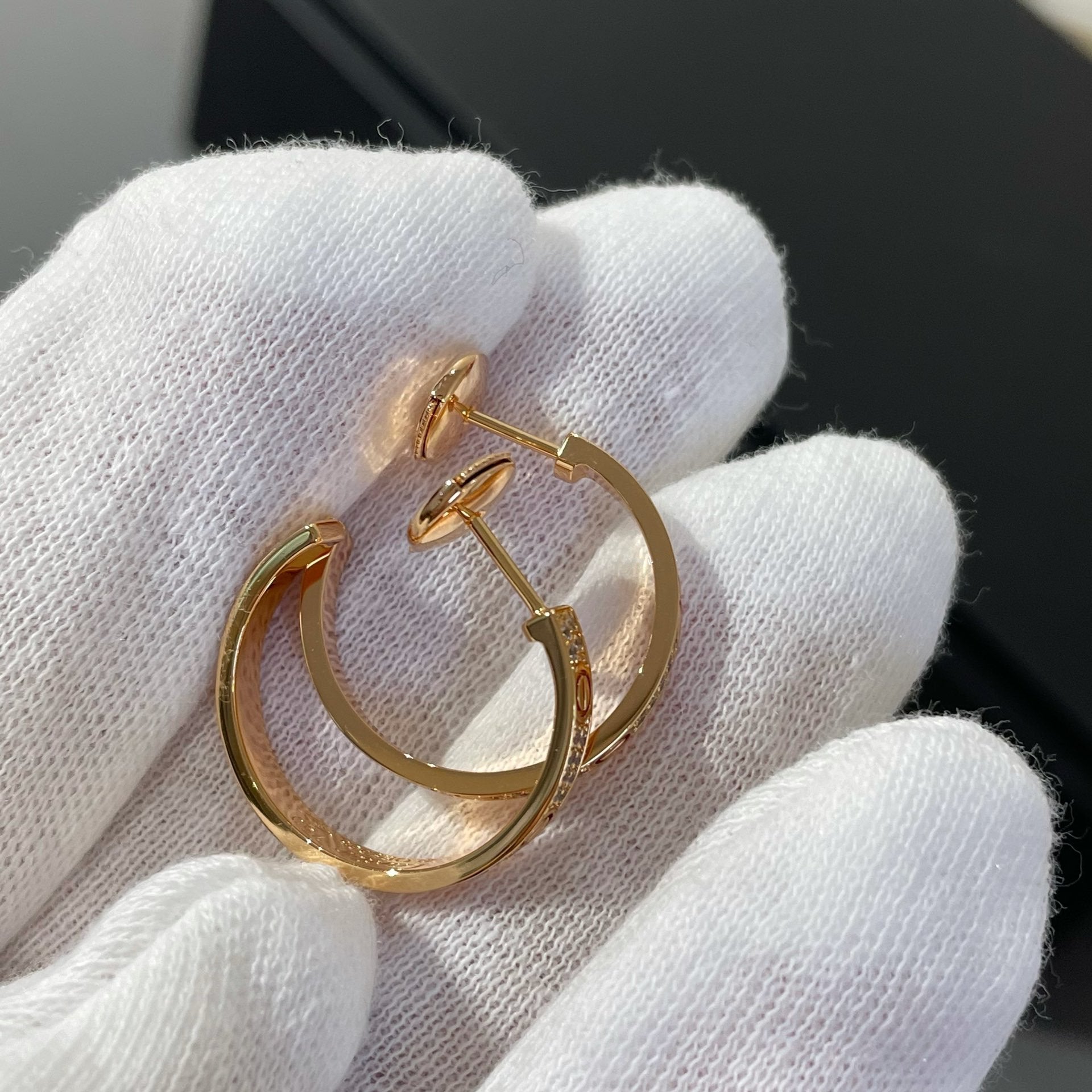 ¡®Imperial¡¯LOVE DIAMOND PINK GOLD HOOP EARRINGS