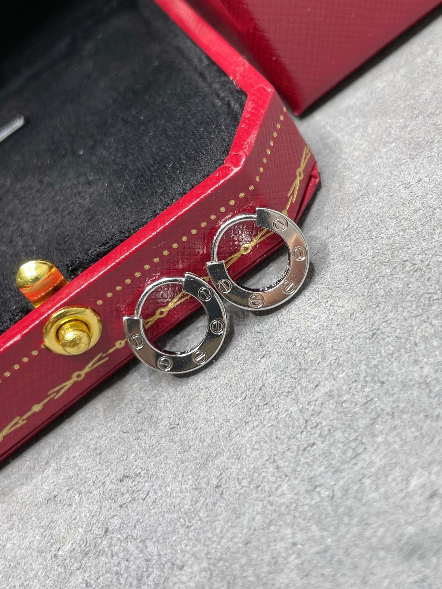 ¡®Imperial¡¯LOVE MINI EARRINGS