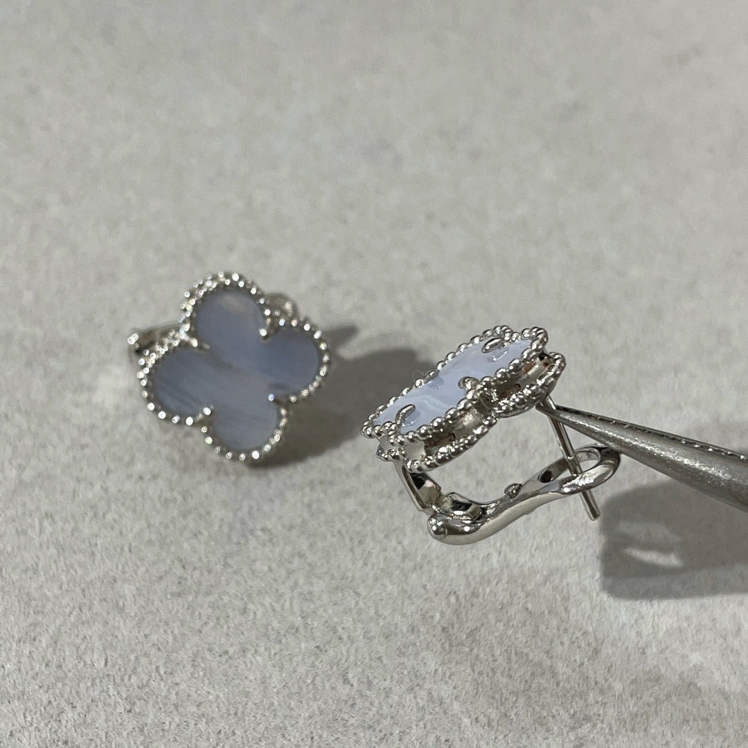 ¡®Imperial¡¯CLOVER CHALCEDONY SILVER STUD EARRINGS