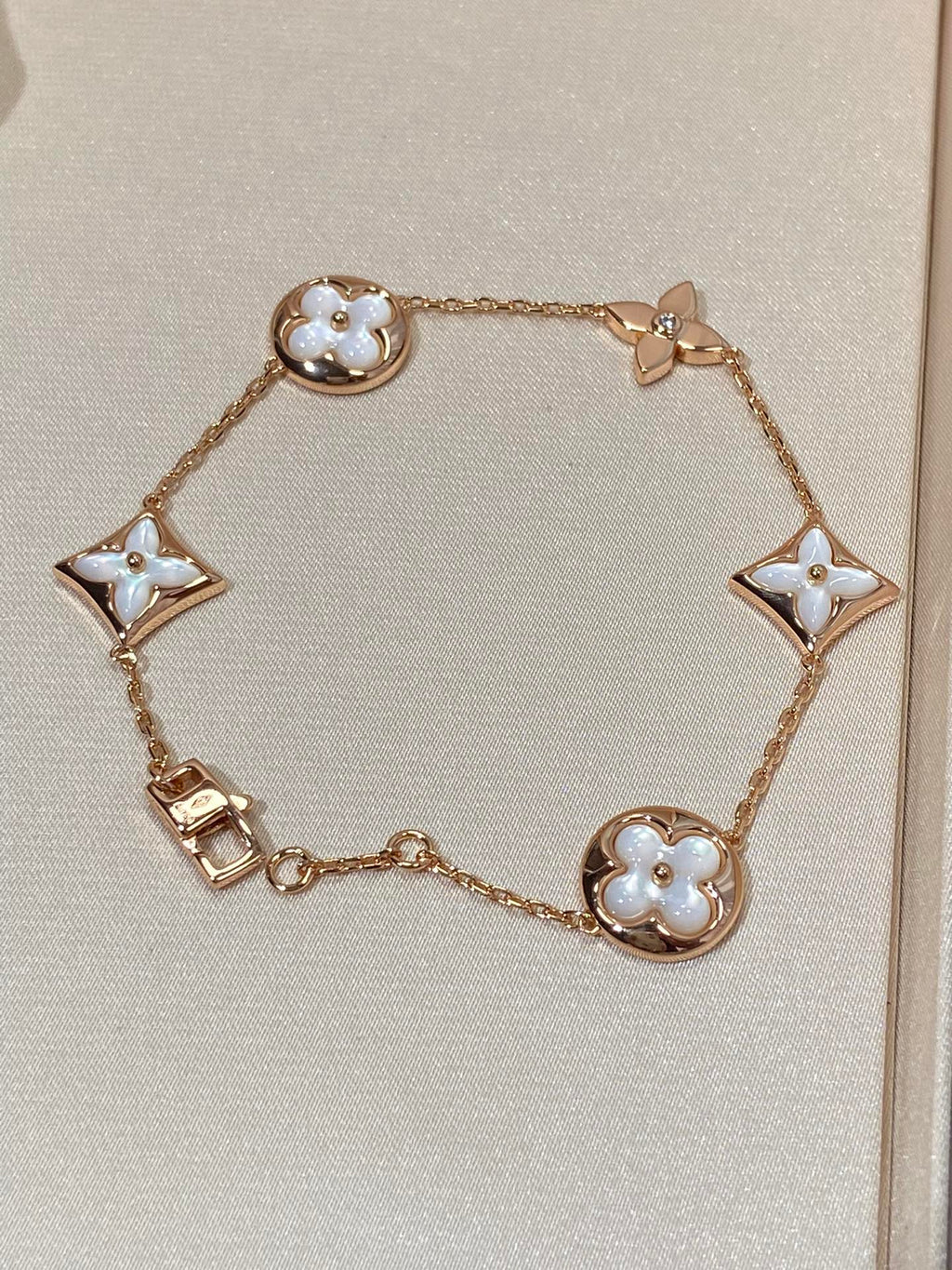 ¡®Imperial¡¯STAR AND SUN 5 MOTIF MOP PINK GOLD BRACELET