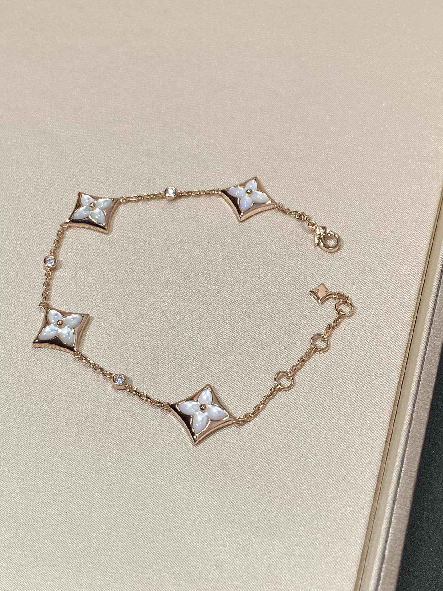 ¡®Imperial¡¯STAR 4 MOTIF MOP DIAMOND PINK GOLD BRACELET