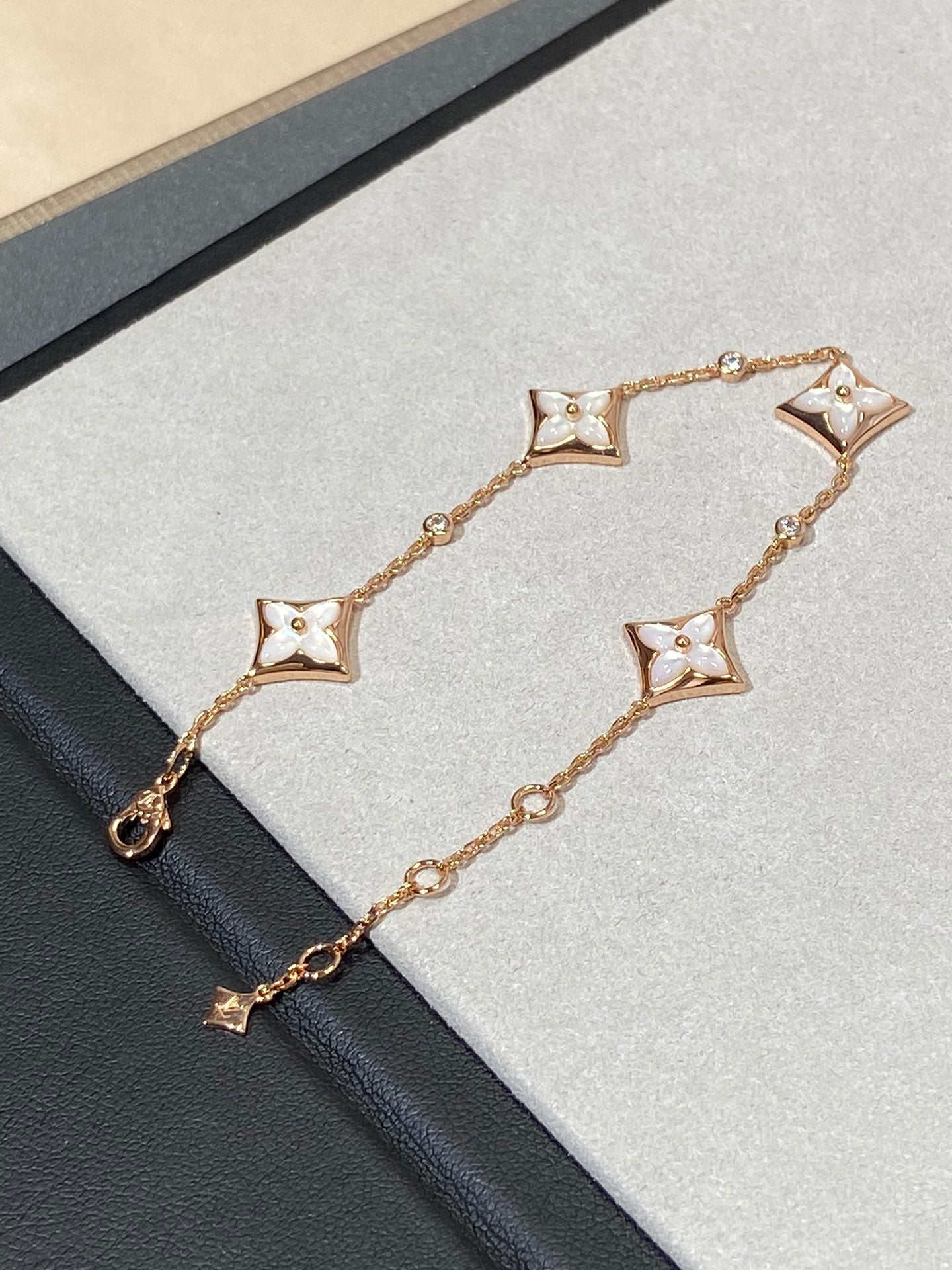 ¡®Imperial¡¯STAR 4 MOTIF MOP DIAMOND PINK GOLD BRACELET