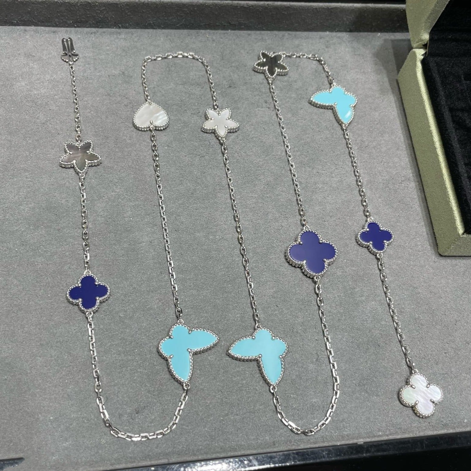¡®Imperial¡¯LUCKY CLOVER SILVER 11 MOTIF NECKLACE