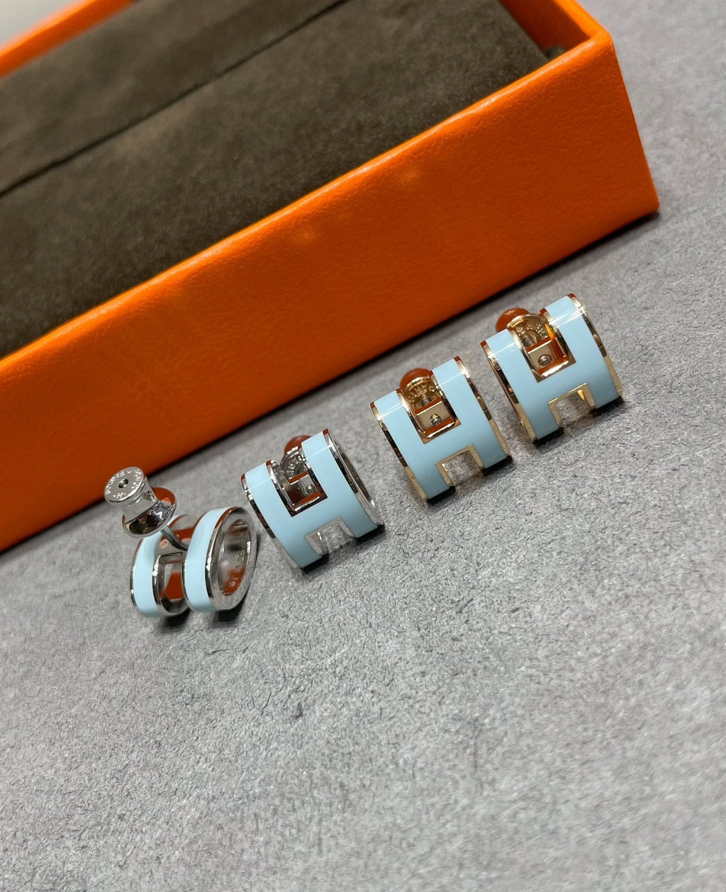 ¡®Imperial¡¯POP H SKY BLUE STUD EARRINGS