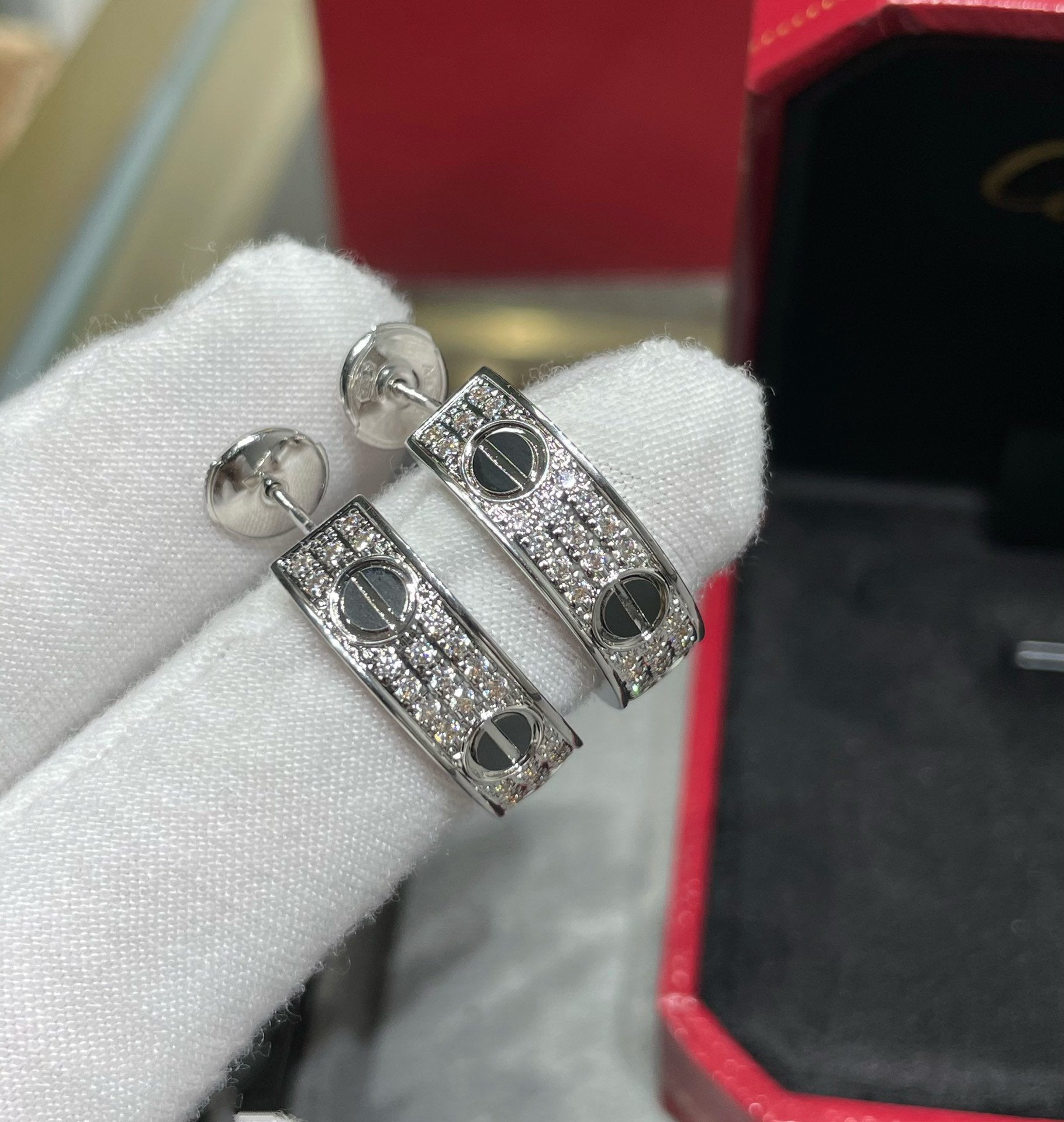 ¡®Imperial¡¯LOVE CERAMIC DIAMOND PAVED SILVER EARRINGS
