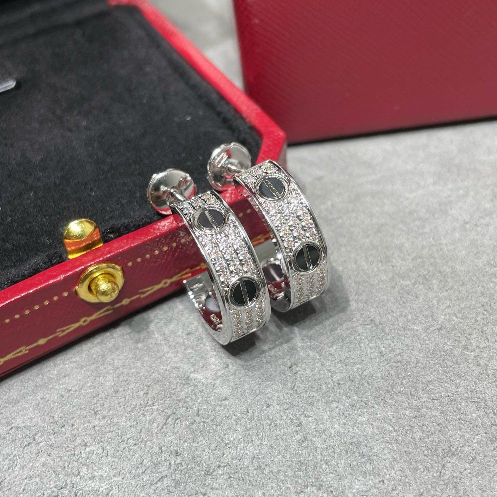 ¡®Imperial¡¯LOVE CERAMIC DIAMOND PAVED SILVER EARRINGS