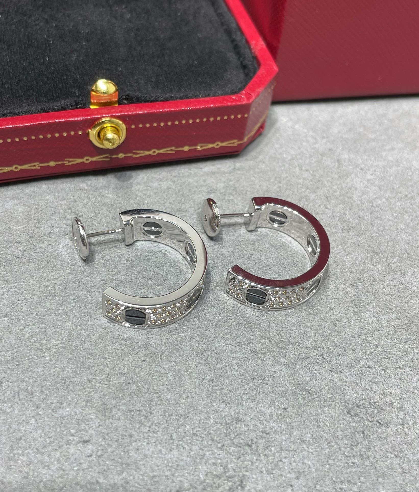 ¡®Imperial¡¯LOVE CERAMIC DIAMOND PAVED SILVER EARRINGS