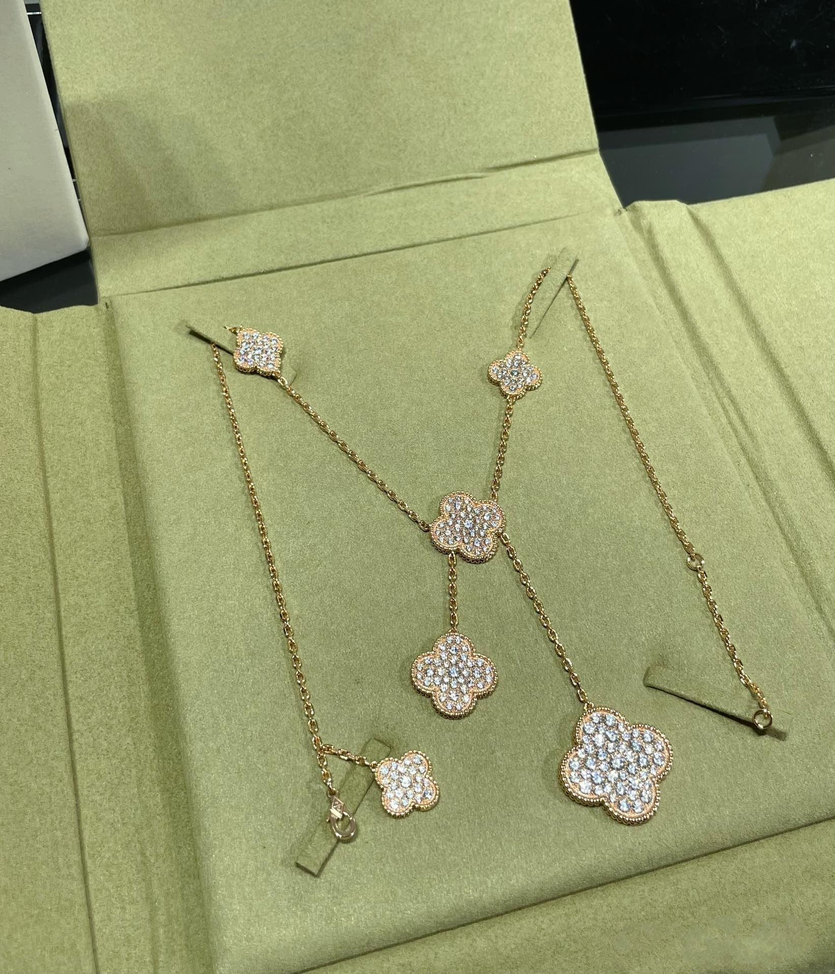¡®Imperial¡¯CLOVER 6 MOTIF DIAMOND PAVED NECKLACE