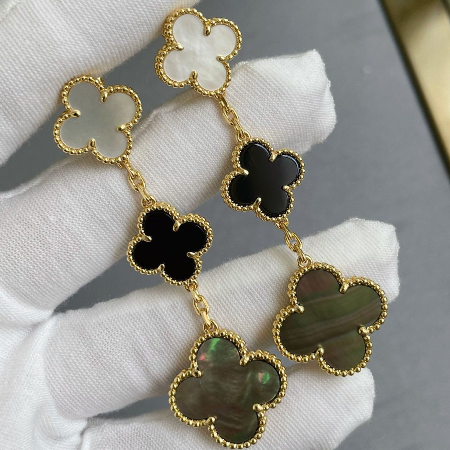 ¡®Imperial¡¯CLOVER 3 MOTIF MOP ONYX DARK MOP PINK GOLD EARRINGS