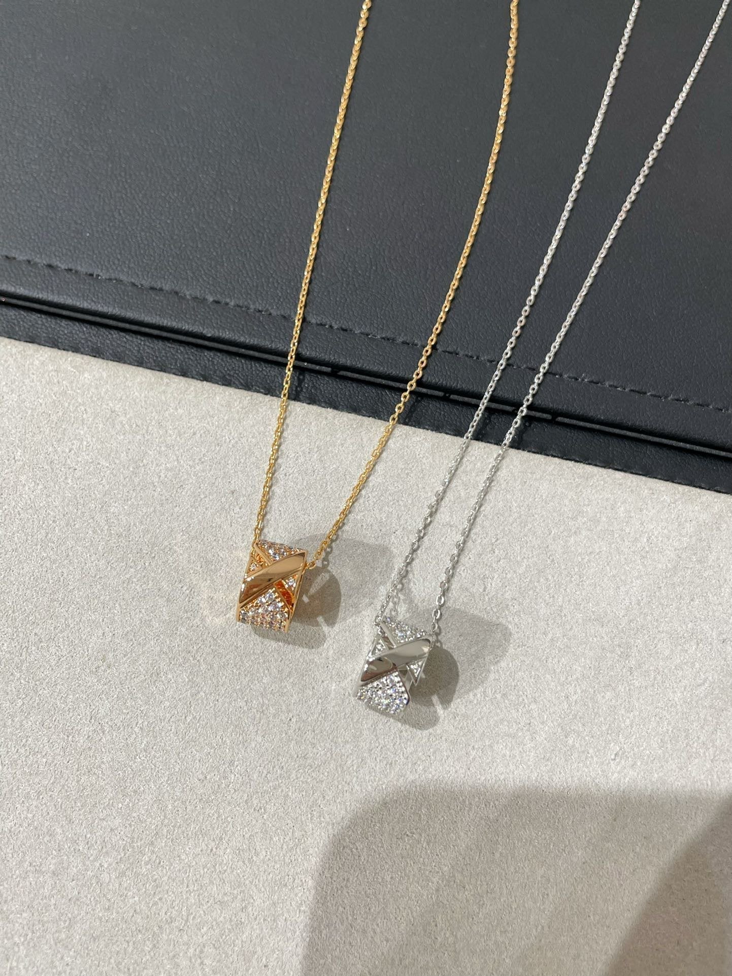 ¡®Imperial¡¯LIENS EVIDENCE DIAMOND PAVED NECKLACE