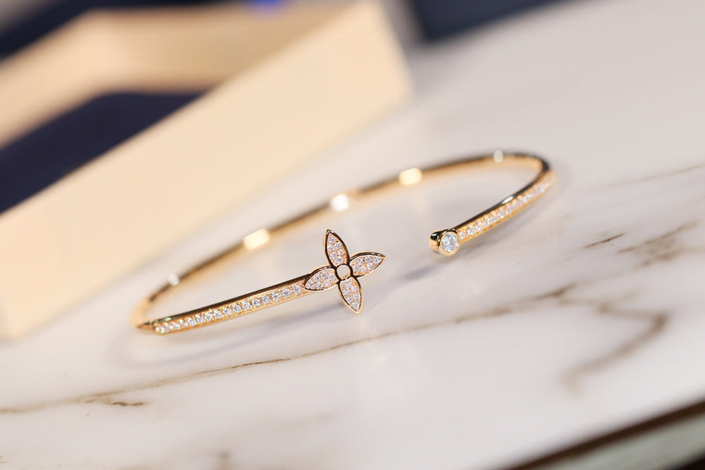 ¡®Imperial¡¯IDYLLE GOLD OPEN BRACELET DIAMOND PAVED