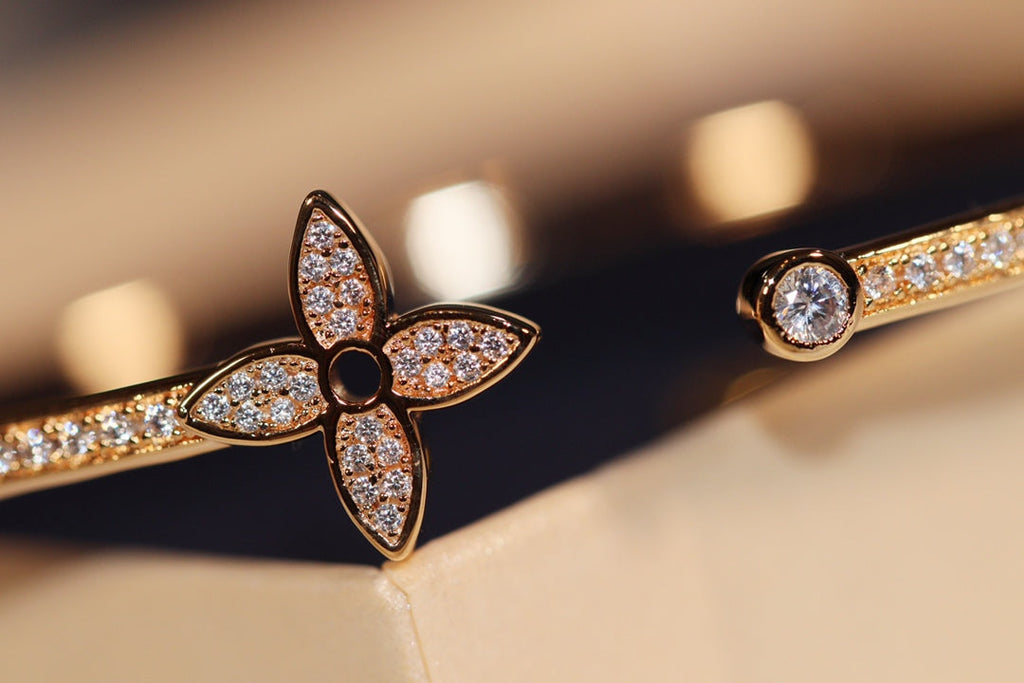 ¡®Imperial¡¯IDYLLE GOLD OPEN BRACELET DIAMOND PAVED