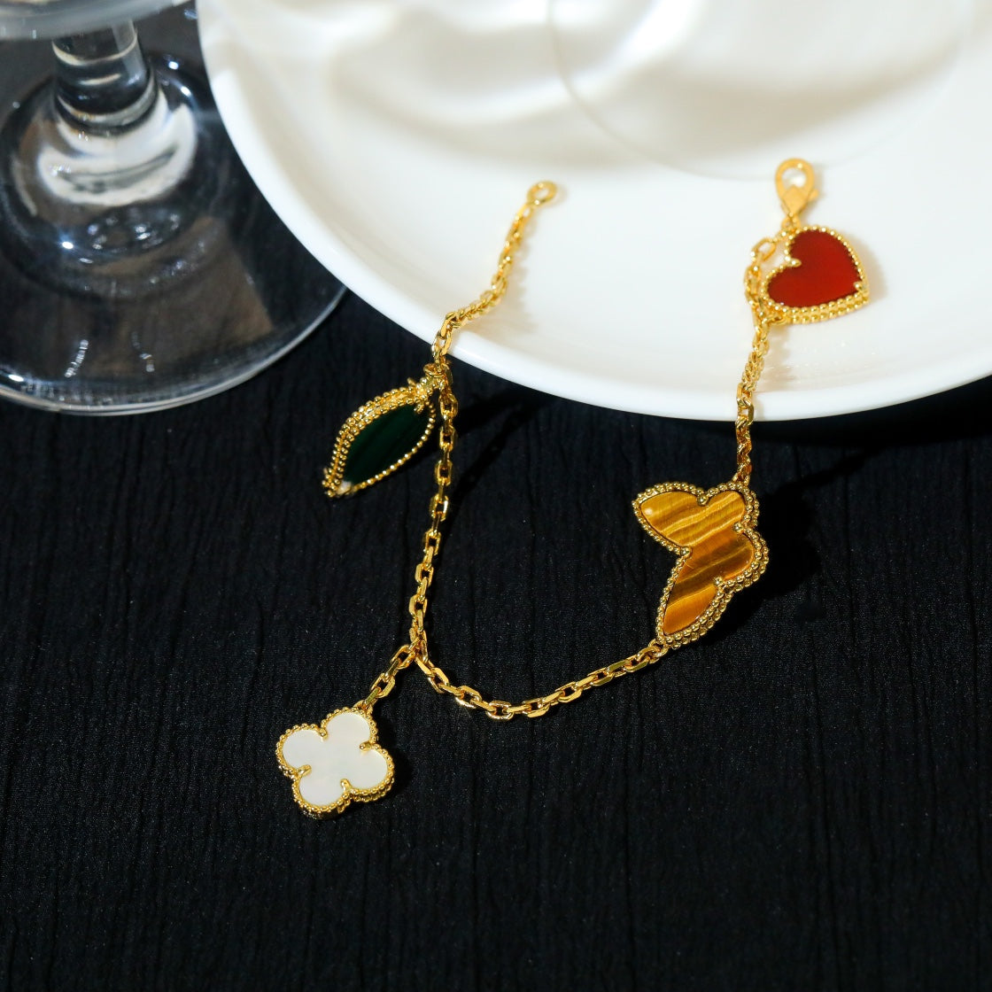 ¡®Imperial¡¯LUCKY SPRING 5 MOTIF GOLD BRACELET