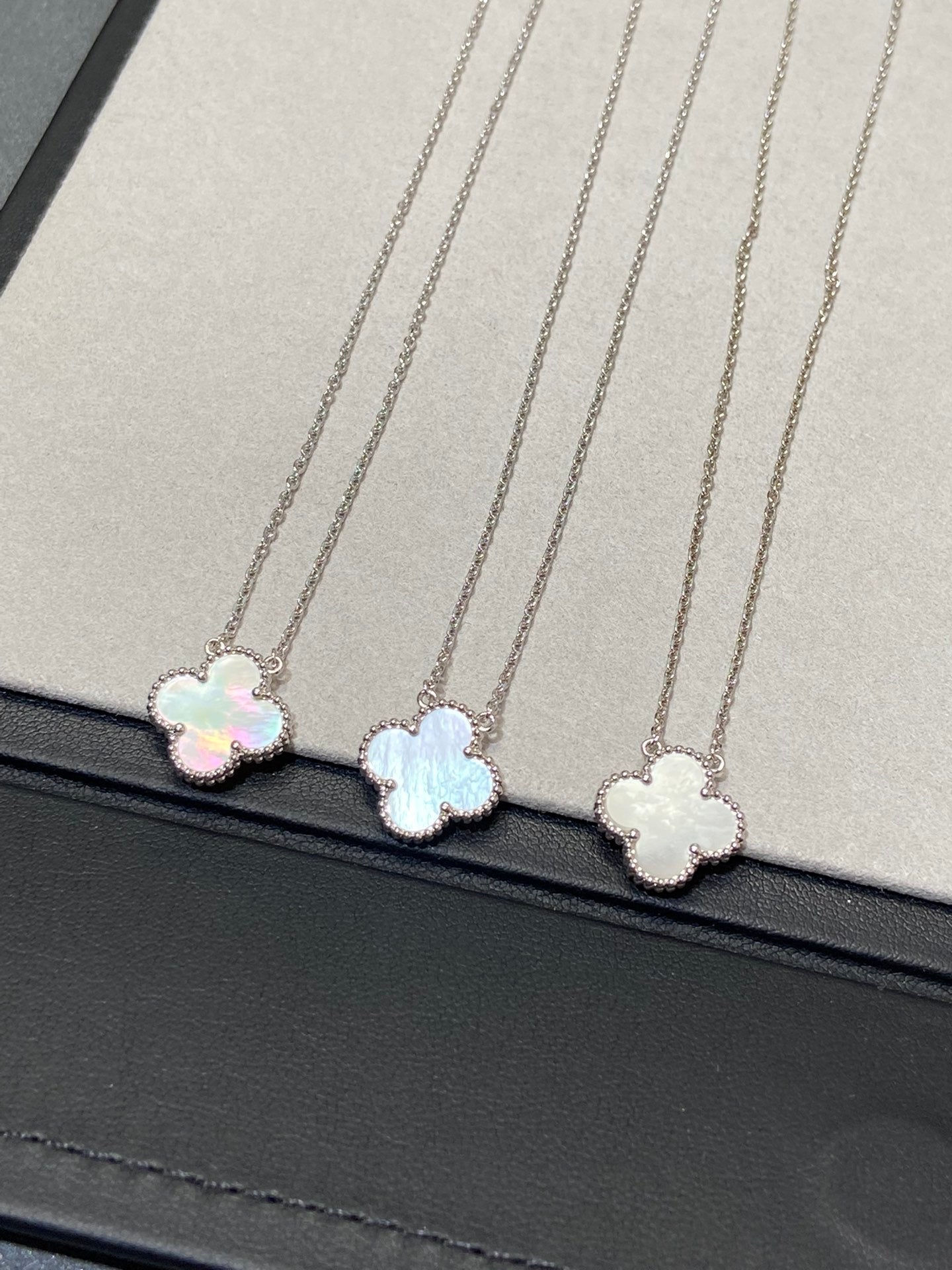 ¡®Imperial¡¯CLOVER MEDIUM SILVER WHITE MOP NECKLACE