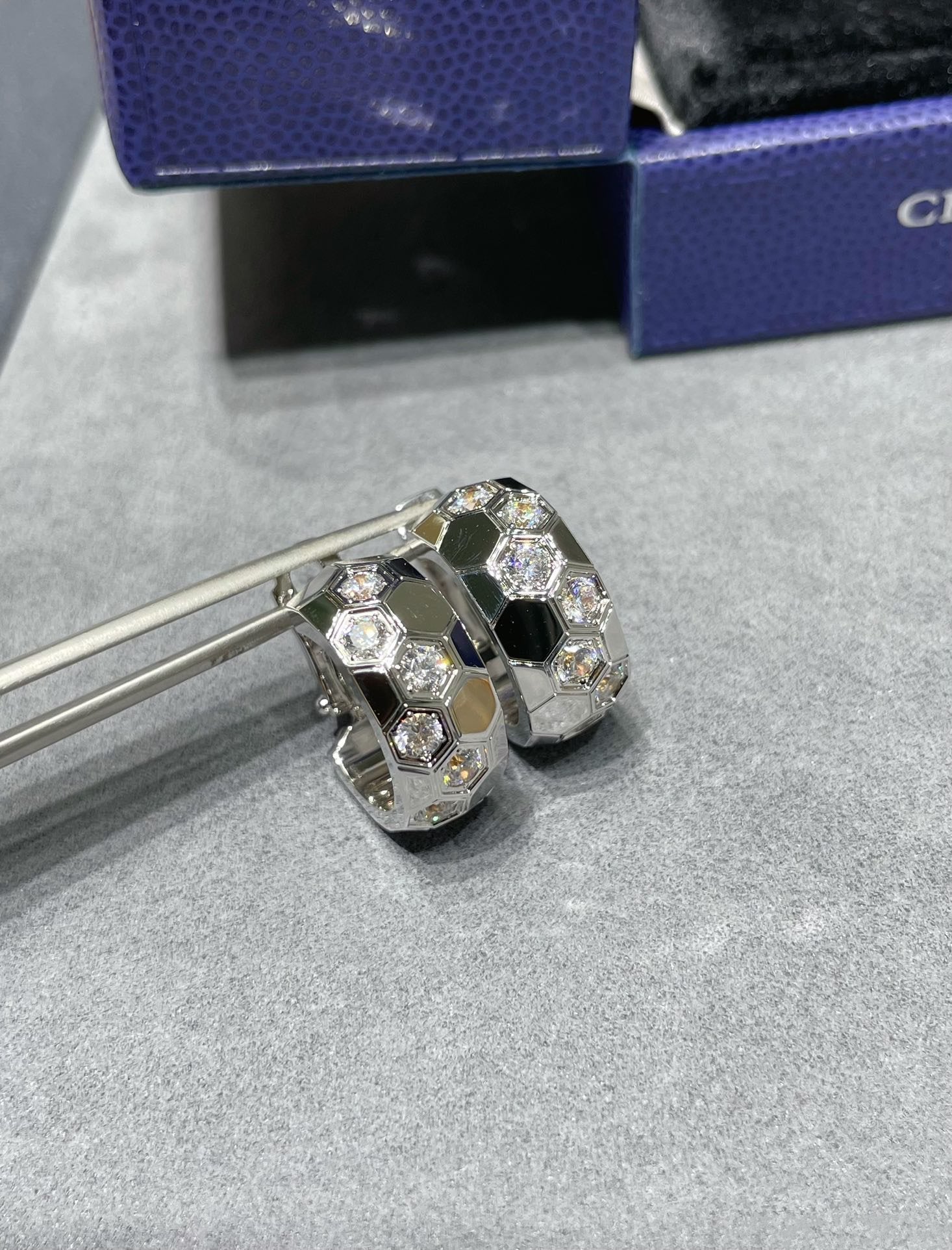 ¡®Imperial¡¯BEE LOVE DIAMOND HOOP EARRINGS