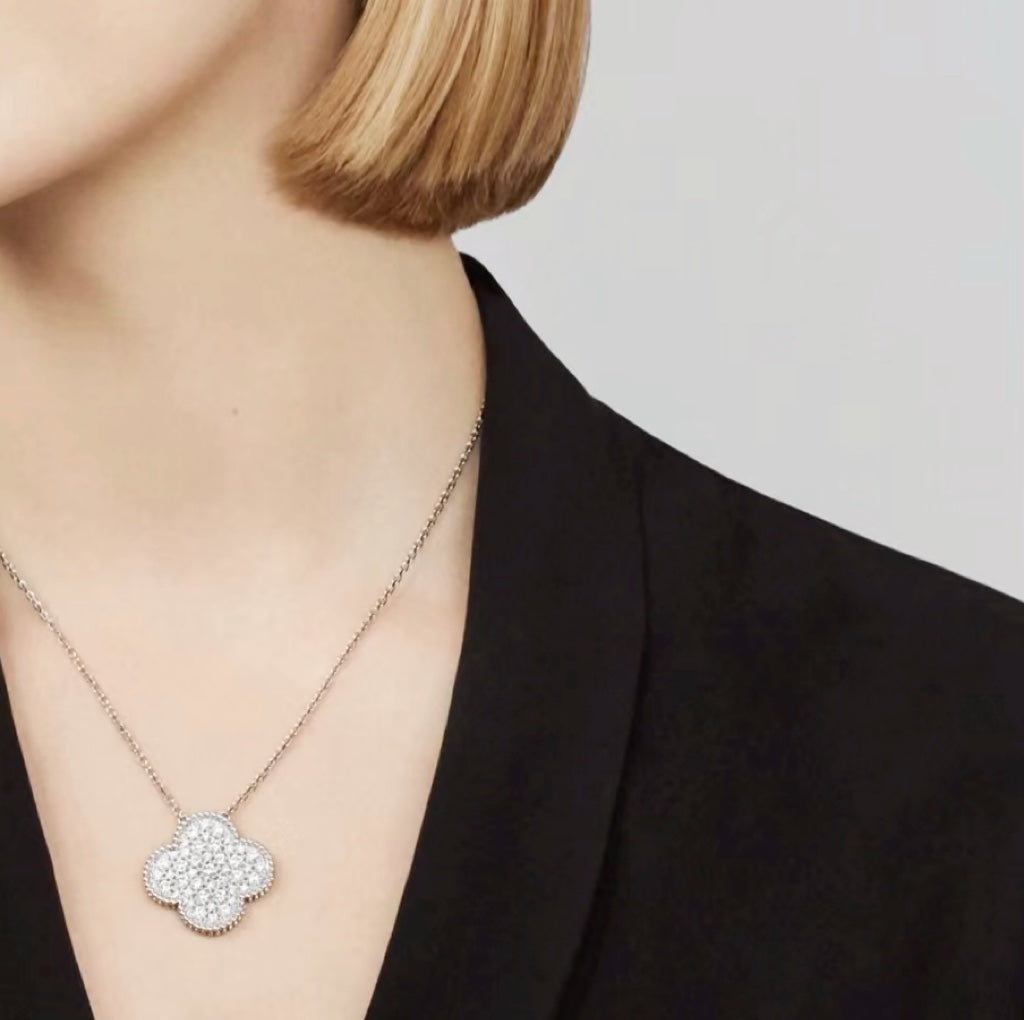 ¡®Imperial¡¯CLOVER 25MM LARGE PENDANT DIAMOND PAVED SILVER NECKLACE