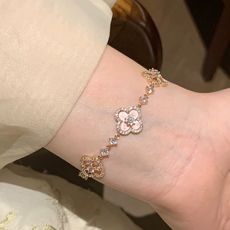 ¡®Imperial¡¯CLOVER 5 MOTIF PINK BLUE RED WHITE BRACELET