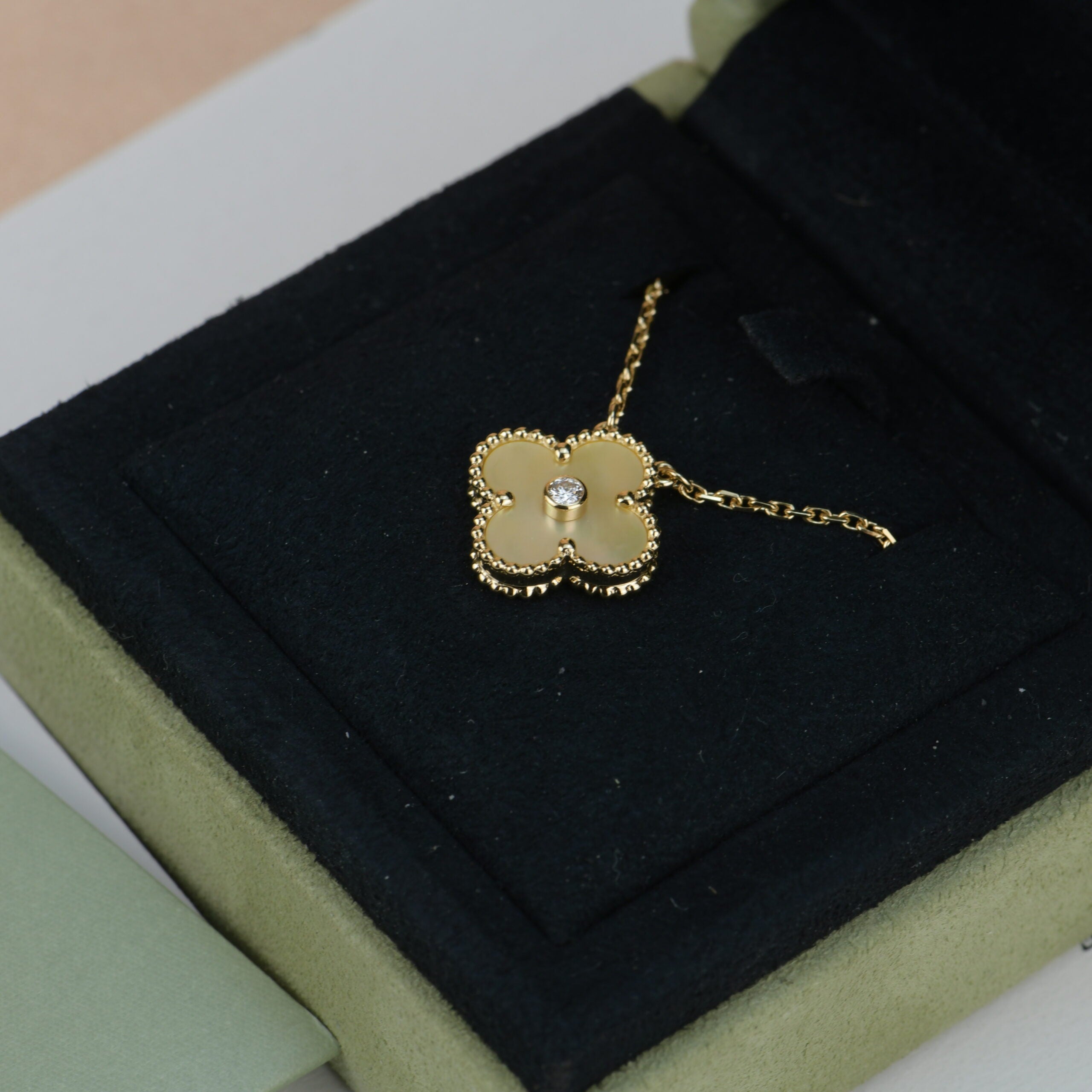 ¡®Imperial¡¯CLOVER 15MM DIAMOND GOLD MOTHER OF PEARL NECKLACE