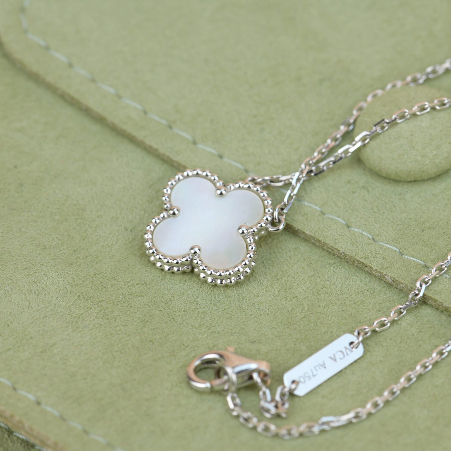 ¡®Imperial¡¯CLOVER  15MM WHITE MOTHER-OF-PEARL SILVER
