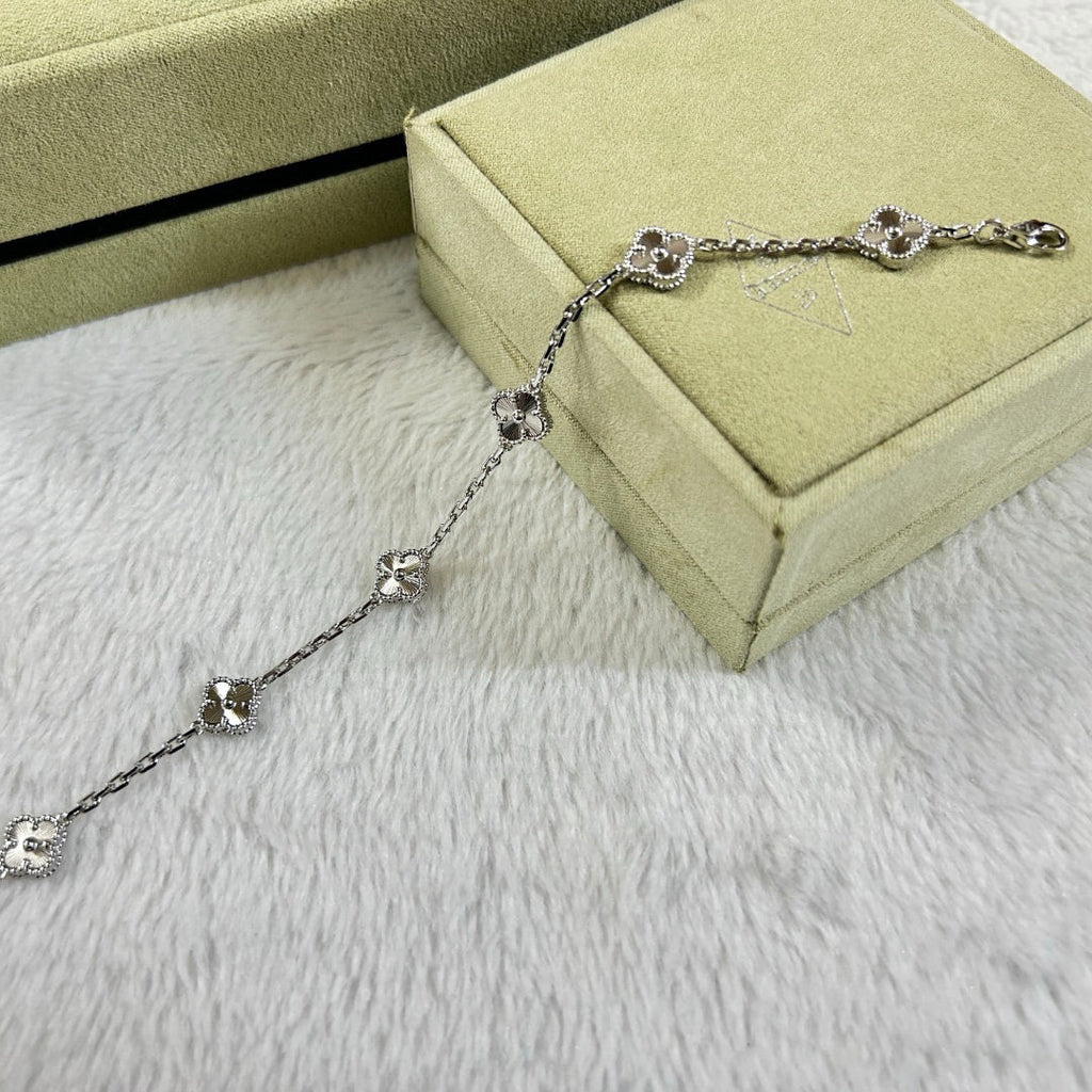 [Imperial]New CLOVER 6 MOTIF LASER BRACELET