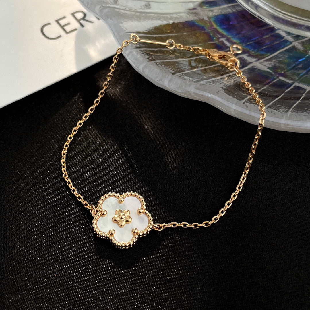 ¡®Imperial¡¯LUCKY WHITE MOP PLUM BLOSSOM  BRACELET
