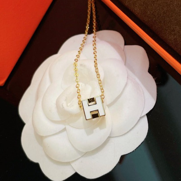 ¡®Imperial¡¯H WHITE SQUARE GOLD NECKLACE