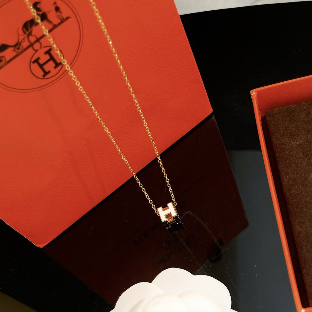 ¡®Imperial¡¯H WHITE SQUARE GOLD NECKLACE