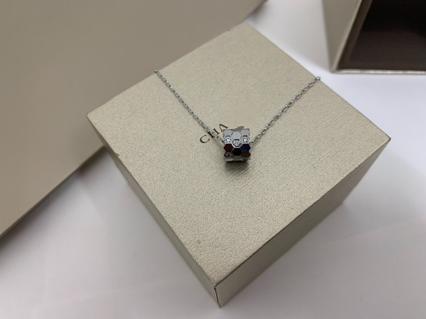 ¡®Imperial¡¯BEE LOVE DIAMOND NECKLACE