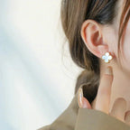 ¡®Imperial¡¯CLOVER MEDIUM 1 MOTIFS  WHITE MOP STUD EARRINGS