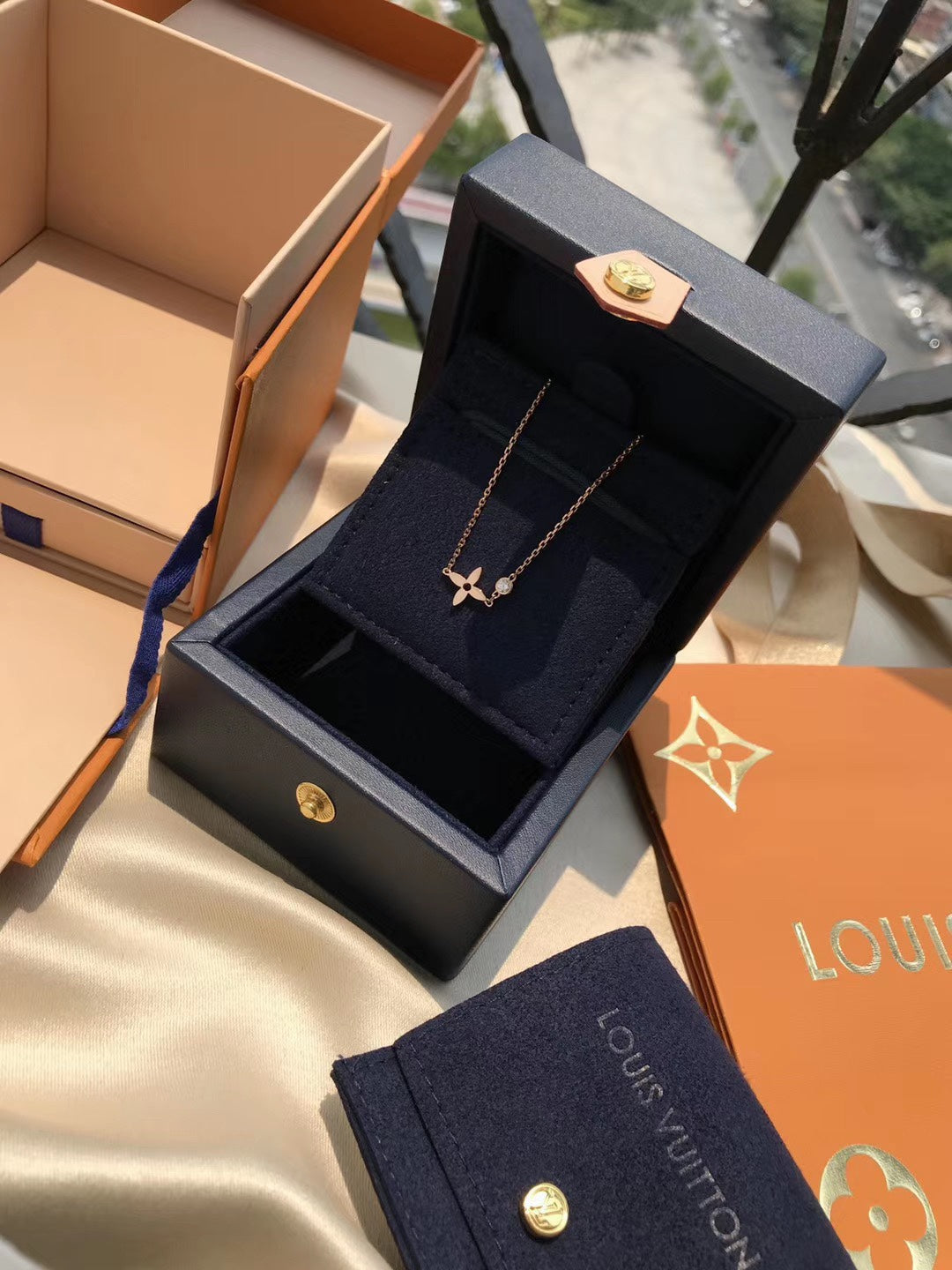 ¡®Imperial¡¯BLOSSOM PENDANT PINK GOLD AND DIAMOND