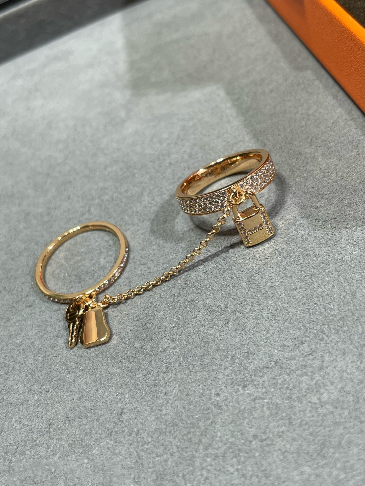 ¡®Imperial¡¯HM KELLY CLOCHETTE DOUBLE RING IN  WITH DIAMONDS