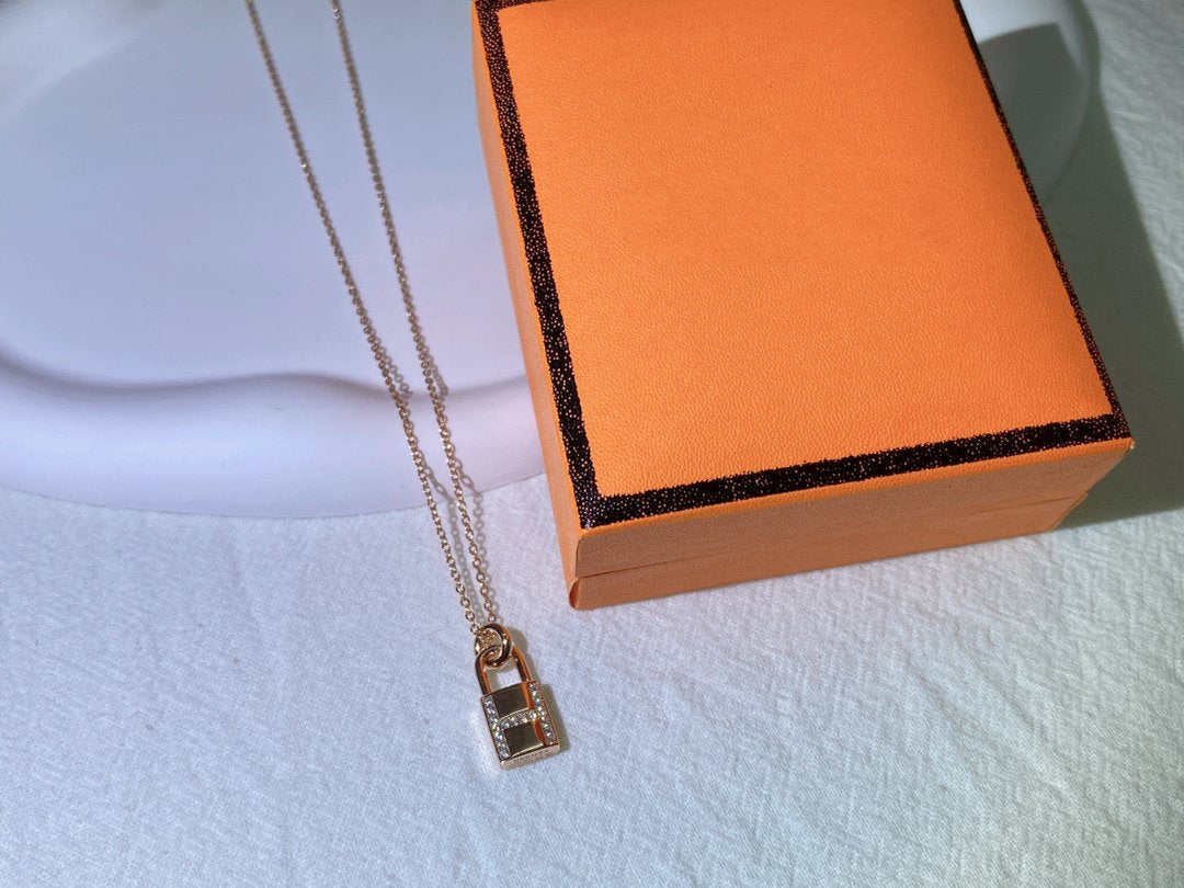 ¡®Imperial¡¯HM ADVANCED NICHE LOCK HEAD NECKLACE DIAMONDS